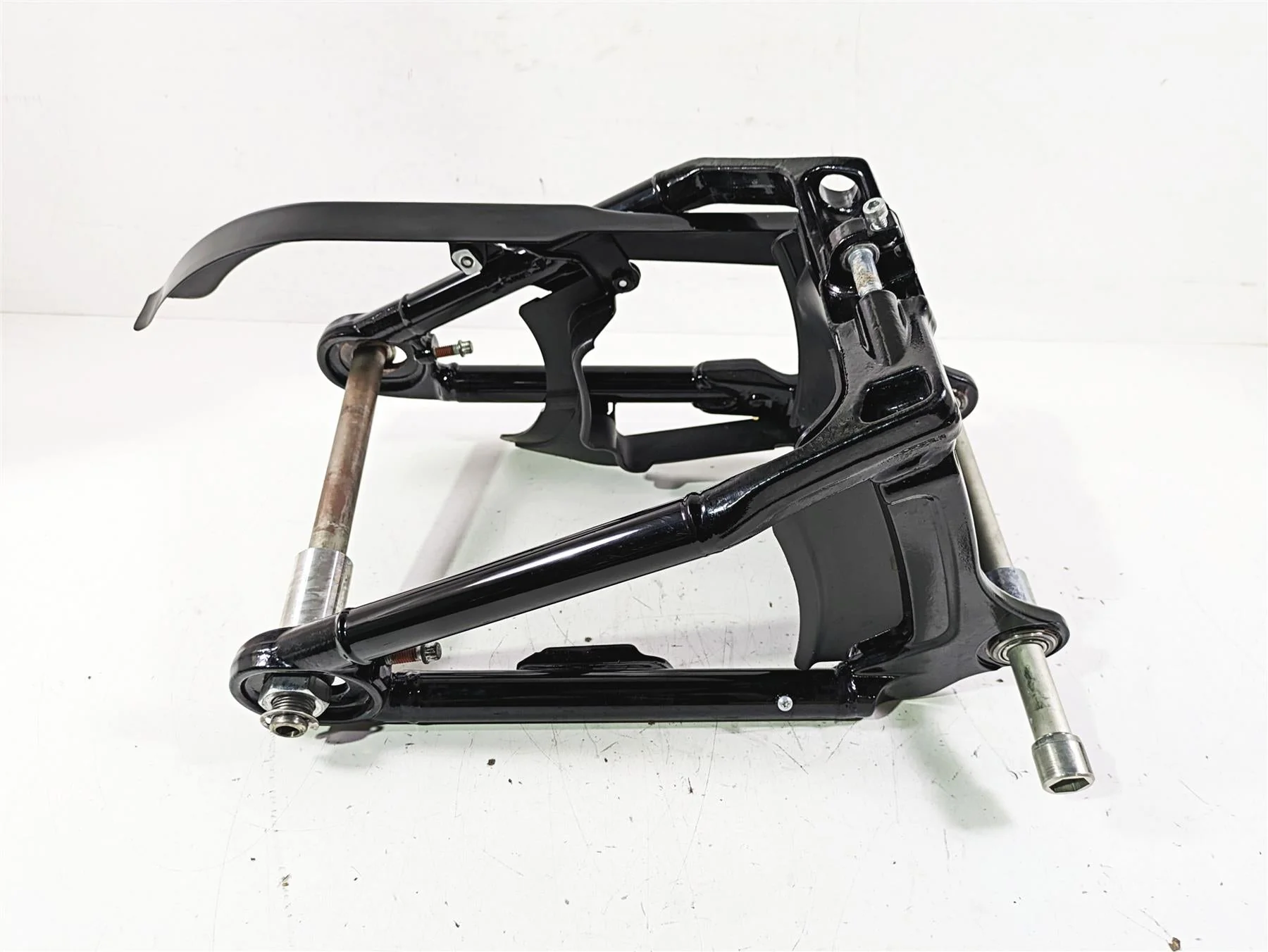 2019 Harley FLHCS Softail Heritage Rear Swingarm + Guards & Axle 47400099BHP - Image 3