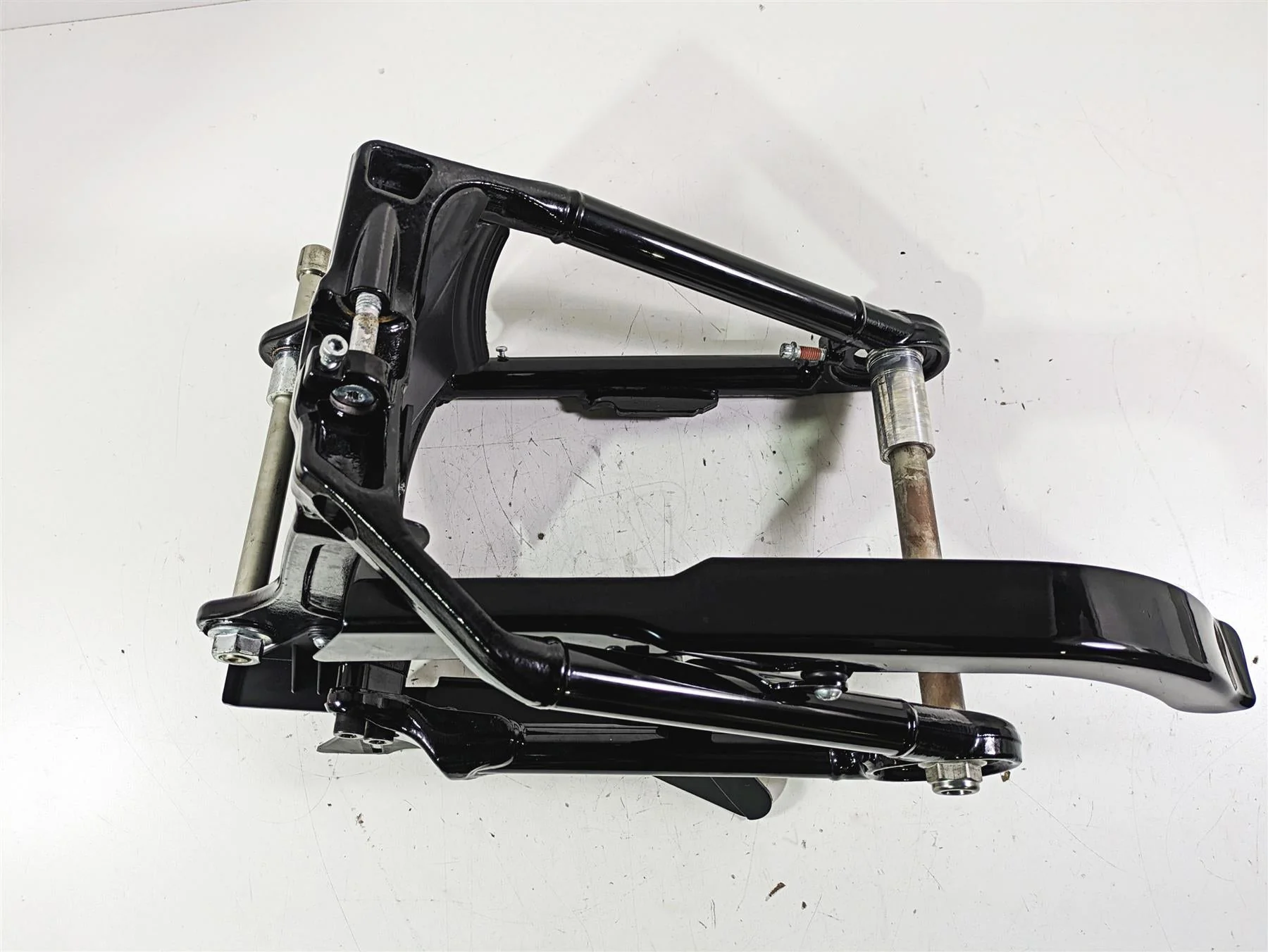 2019 Harley FLHCS Softail Heritage Rear Swingarm + Guards & Axle 47400099BHP - Image 5