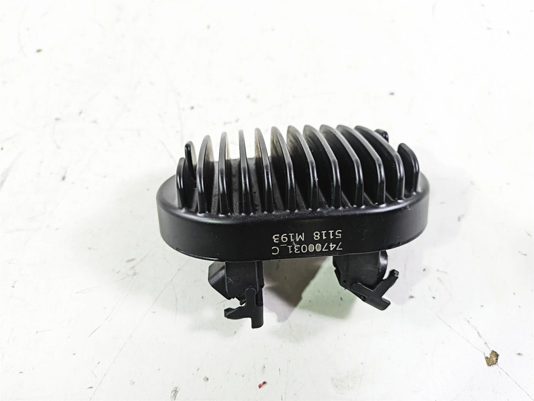2019 Harley FLHCS Softail Heritage Rectifier Voltage Regulator 74700031 - Image 3