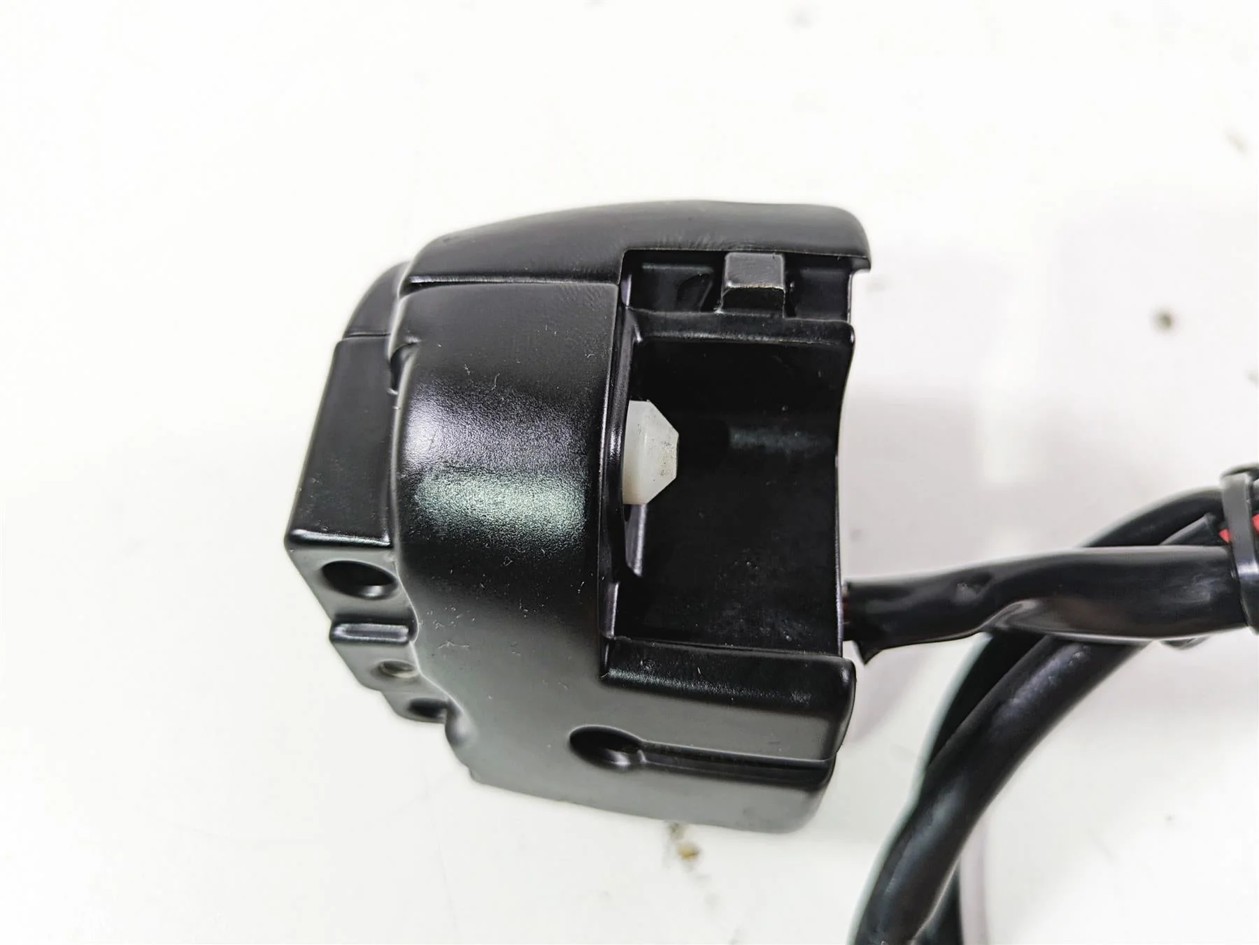 2019 Harley FLHCS Softail Heritage Right Hand Start Stop Control Switch 71500300 - Image 7