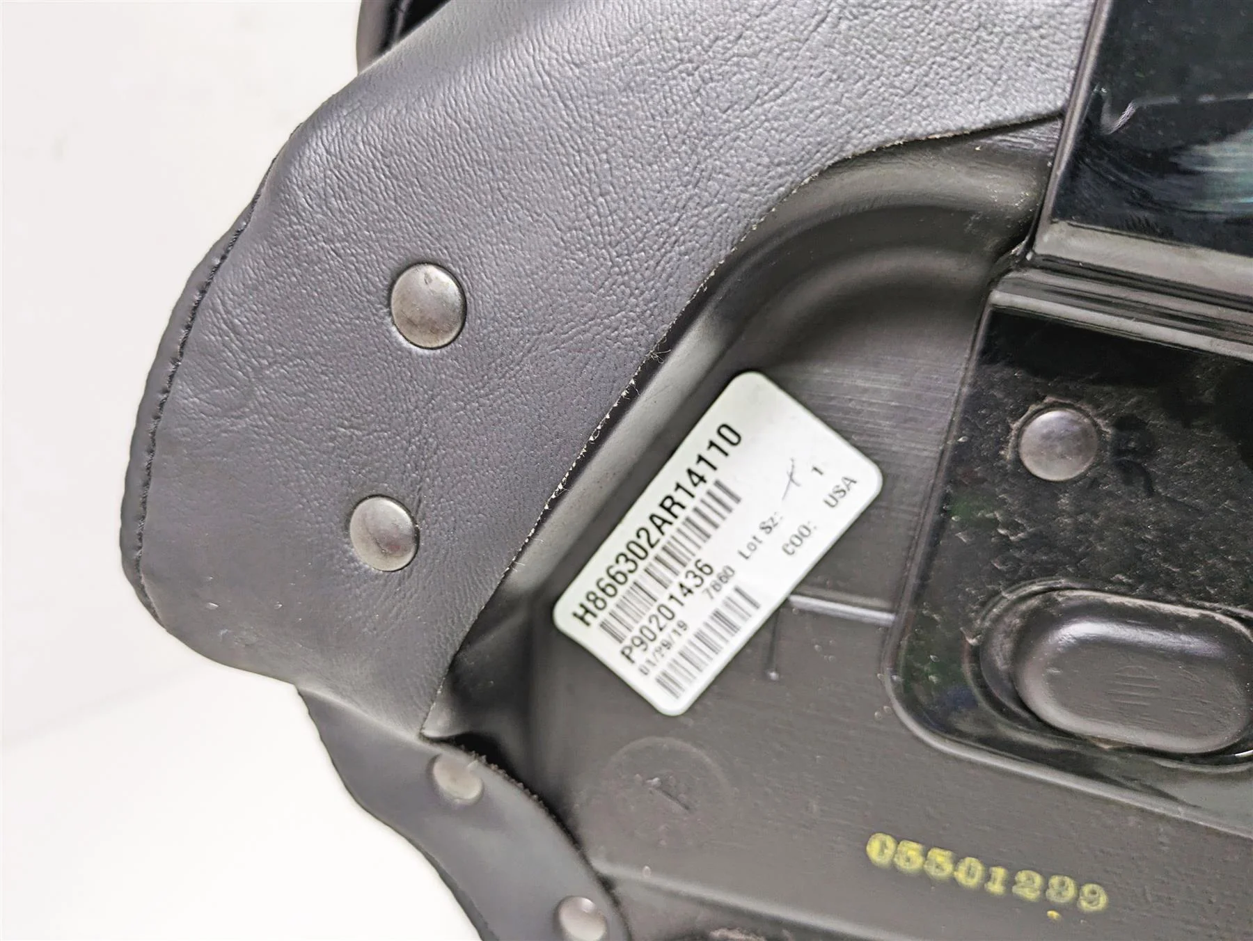 2019 Harley FLHCS Softail Heritage Right Saddle Bag Saddlebag 90201436 - Image 10