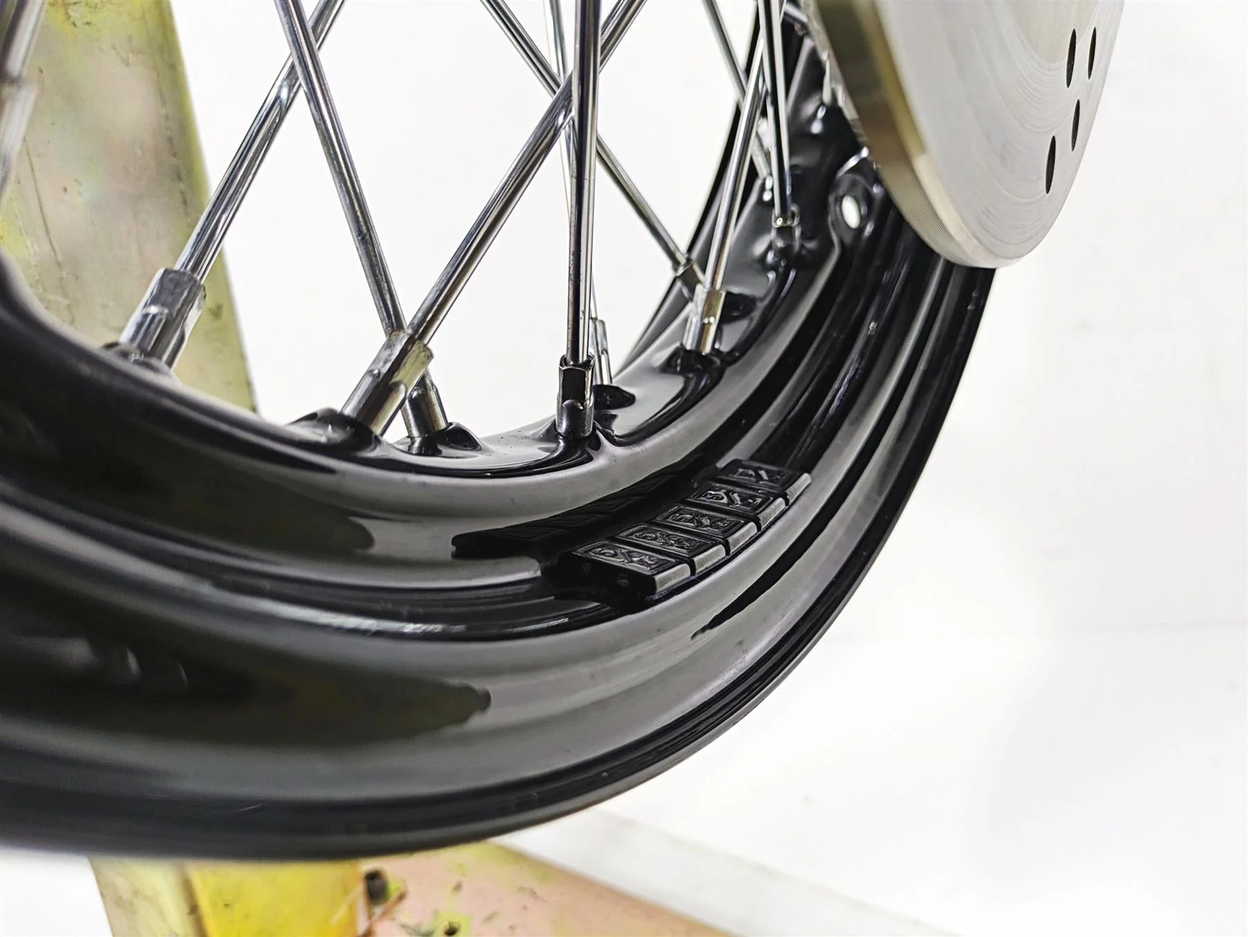 2019 Harley FLHCS Softail Heritage Straight 16x3 Rear Wheel Spoke Rim 40900488 - Image 11