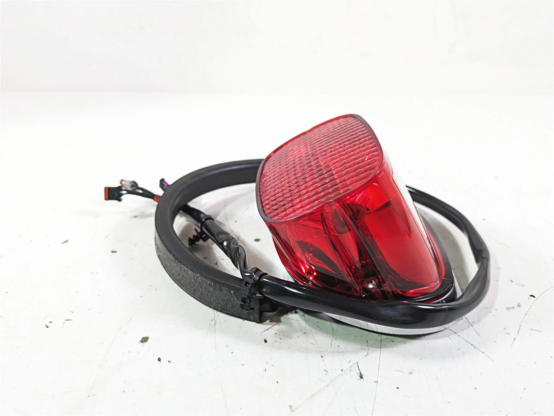 2019 Harley FLHCS Softail Heritage Taillight Tail Light & Wiring 68140-04 - Image 3