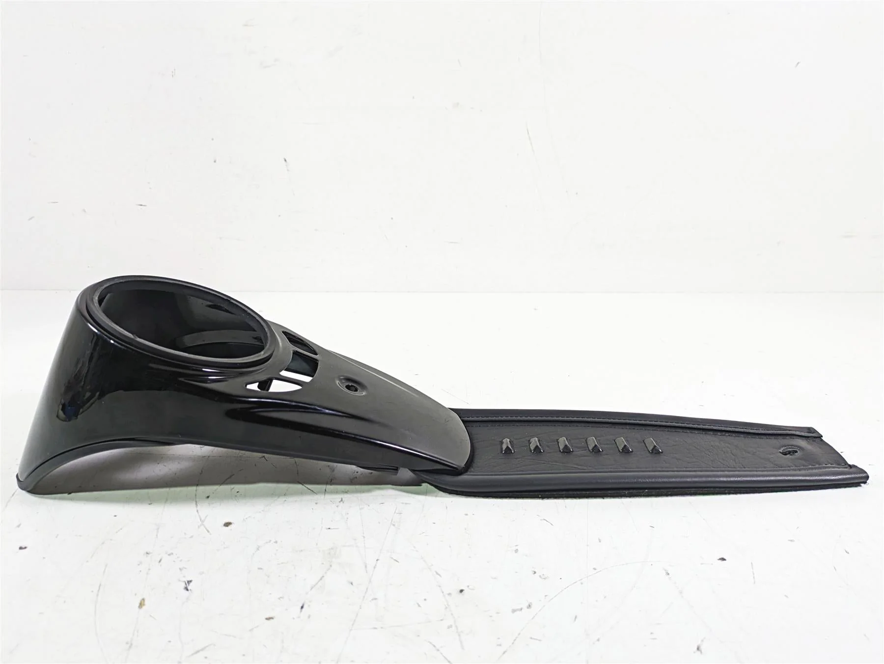 2019 Harley FLHCS Softail Heritage Upper Fuel Tank Dash Console Cover 70900716 - Image 3