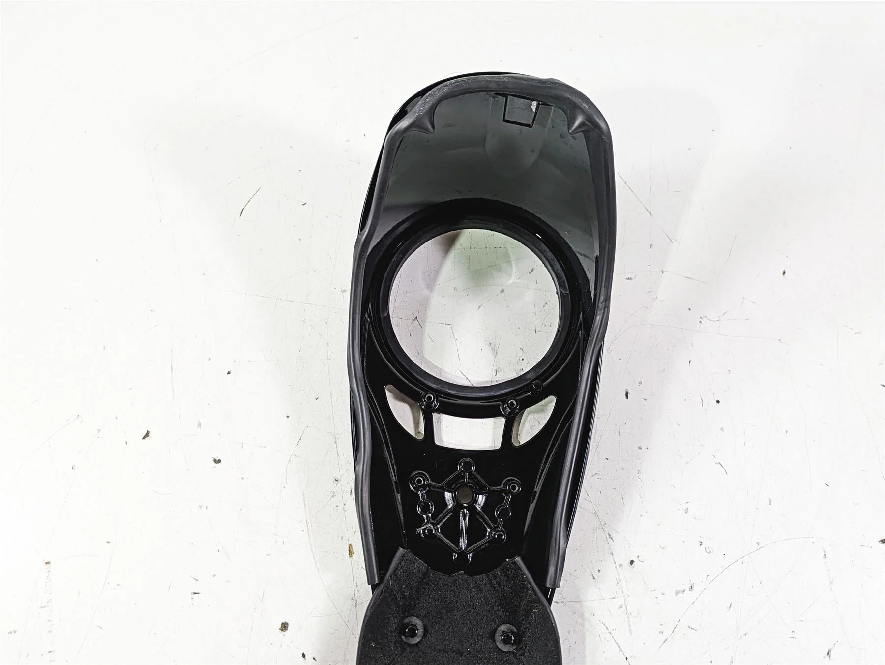2019 Harley FLHCS Softail Heritage Upper Fuel Tank Dash Console Cover 70900716 - Image 5