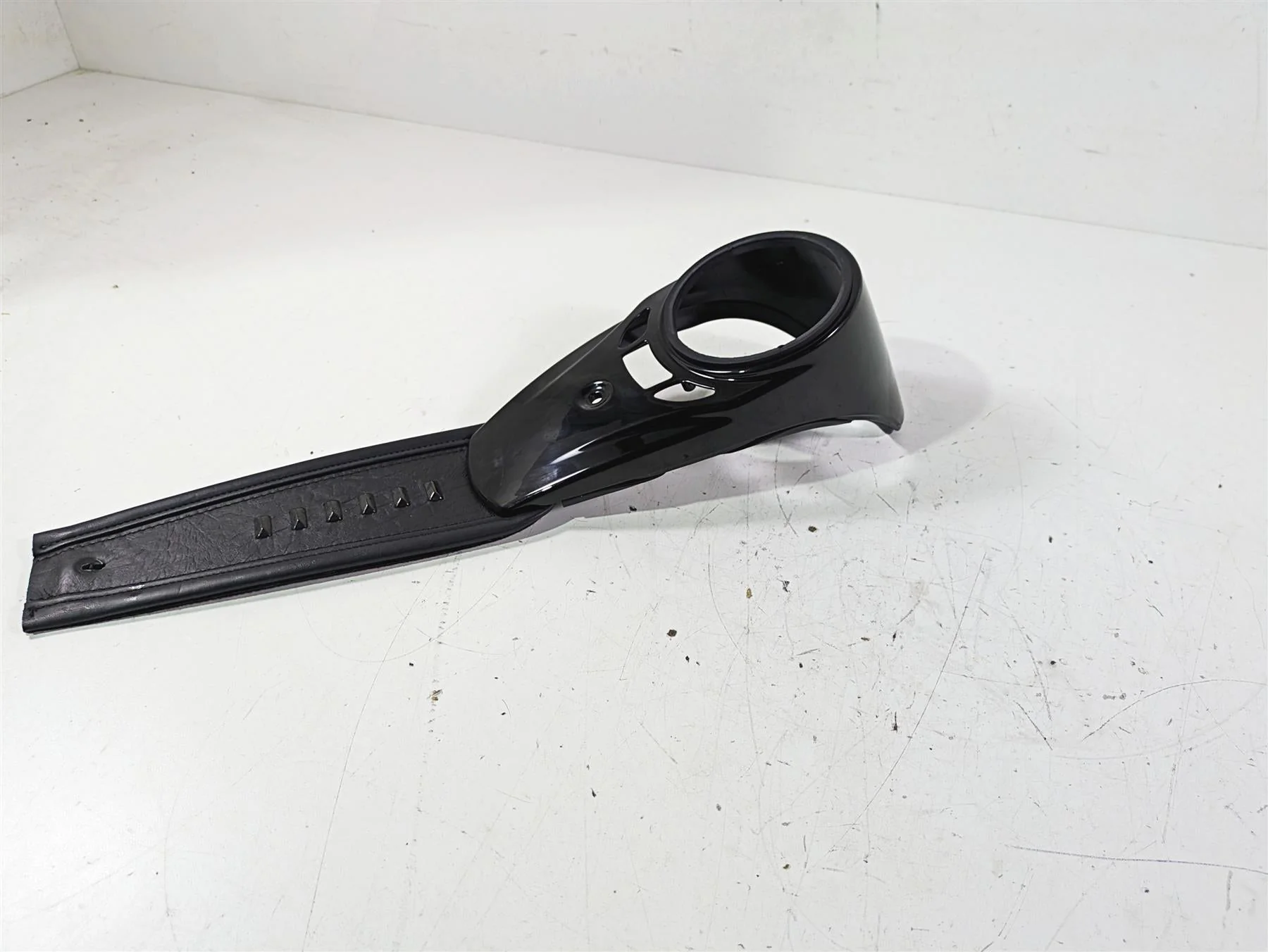 2019 Harley FLHCS Softail Heritage Upper Fuel Tank Dash Console Cover 70900716 - Image 7
