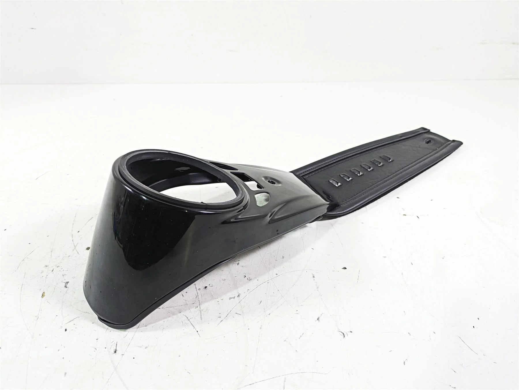 2019 Harley FLHCS Softail Heritage Upper Fuel Tank Dash Console Cover 70900716 - Image 8