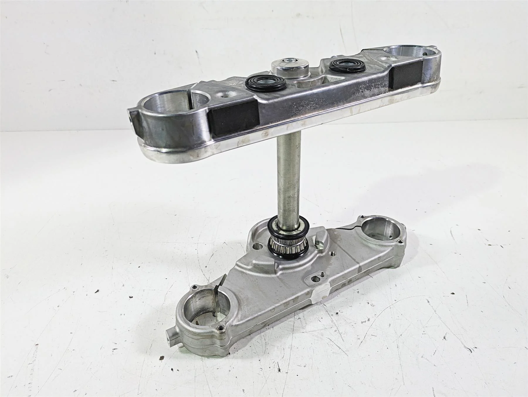 2019 Harley FLHCS Softail Heritage Upper Lower Triple Tree Set 45900181 45900195 - Image 12