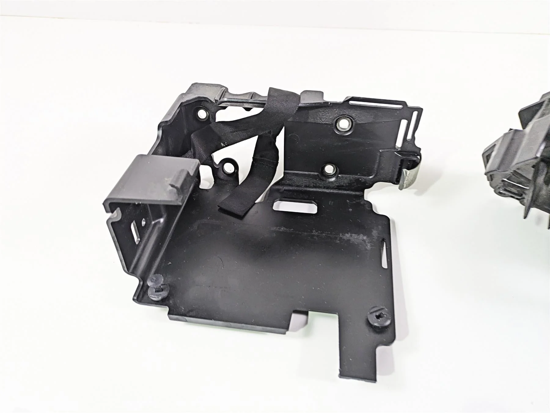2019 Harley Softail FXDR 114 Battery & Electrical Holder Set 69201632 74700031 - Image 12