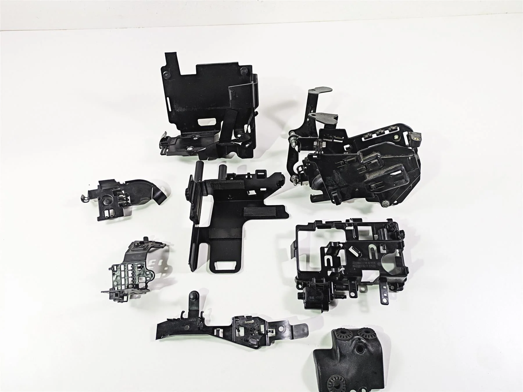 2019 Harley Softail FXDR 114 Battery & Electrical Holder Set 69201632 74700031 - Image 3