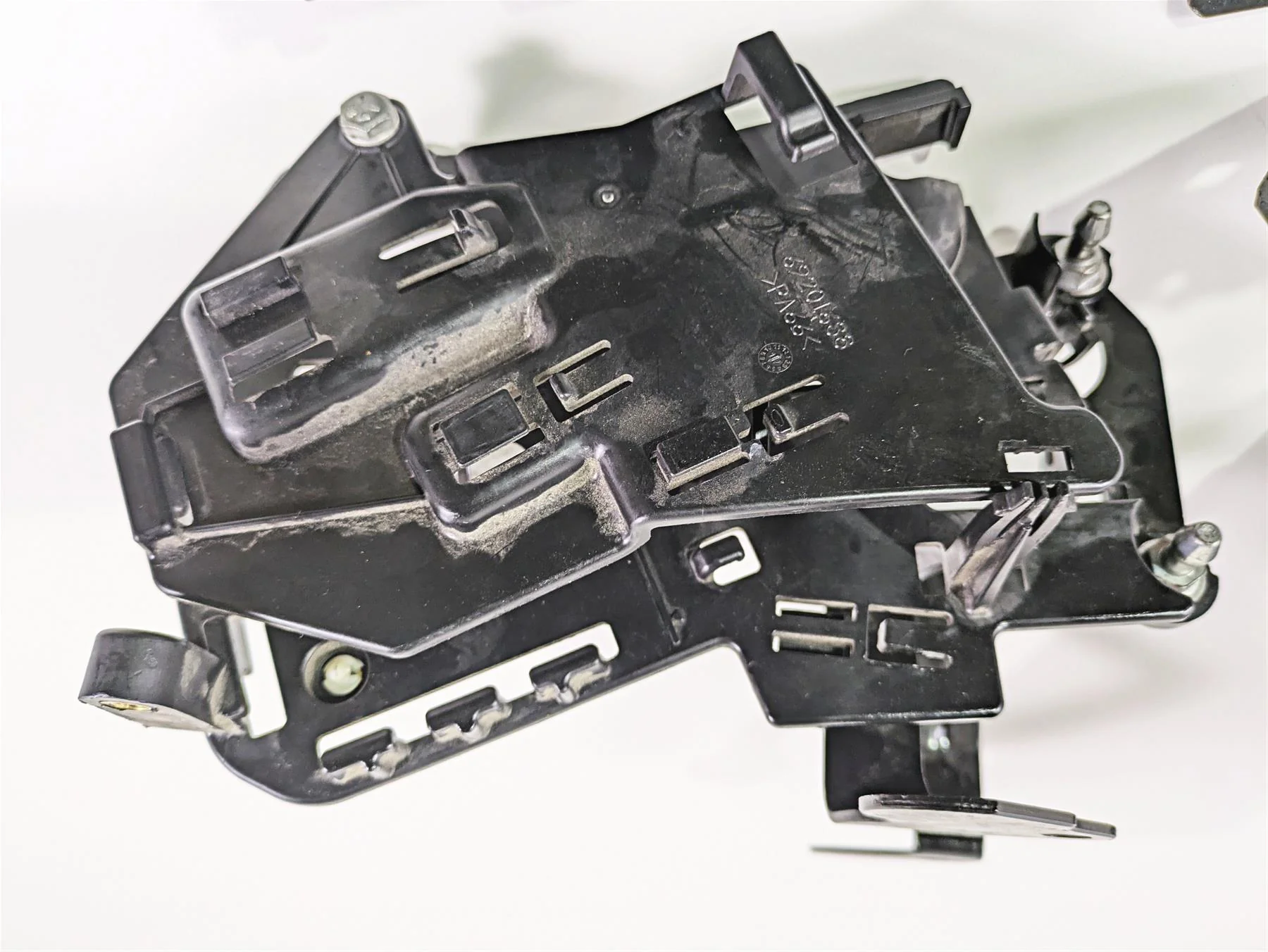 2019 Harley Softail FXDR 114 Battery & Electrical Holder Set 69201632 74700031 - Image 5