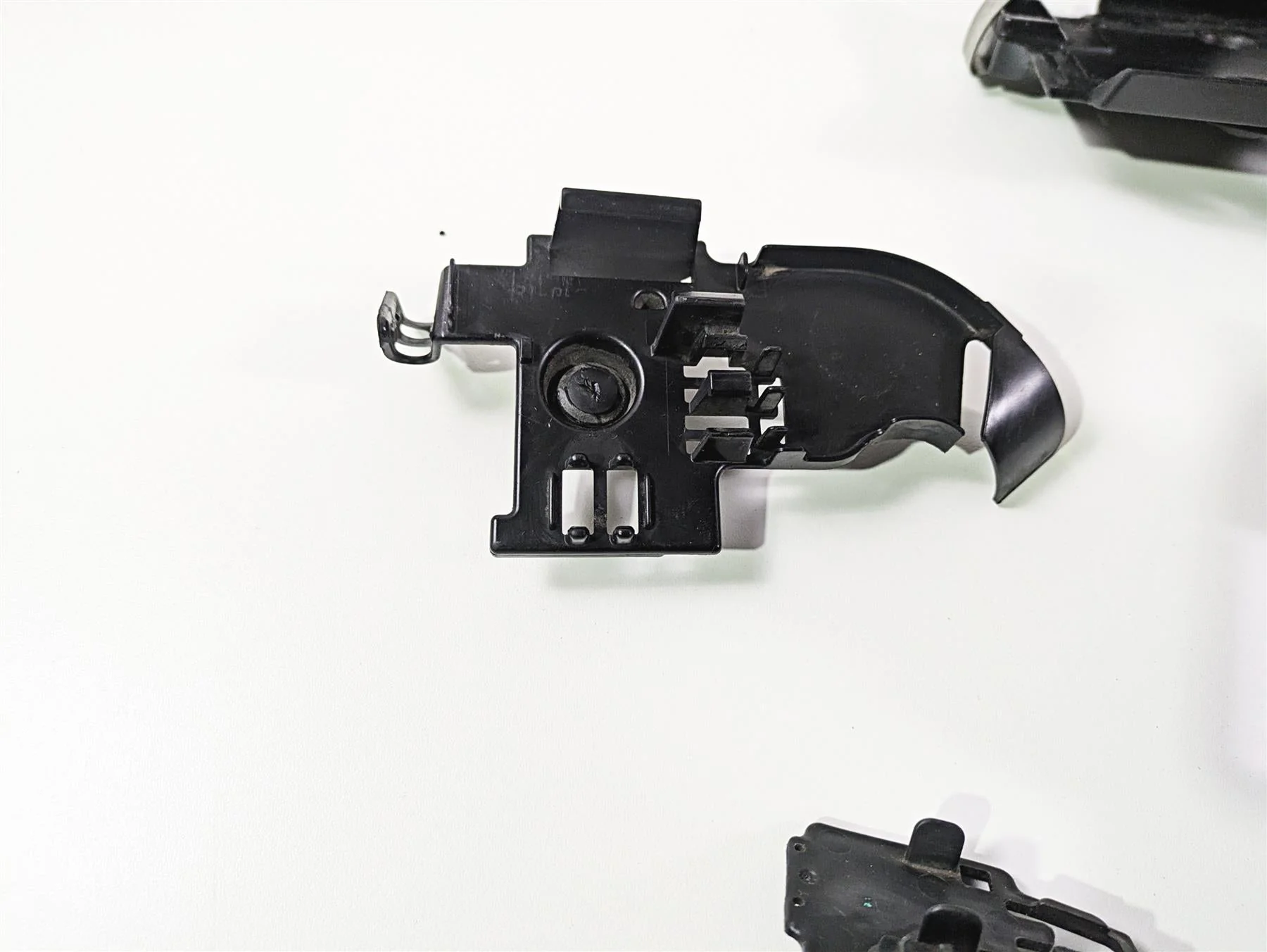2019 Harley Softail FXDR 114 Battery & Electrical Holder Set 69201632 74700031 - Image 8