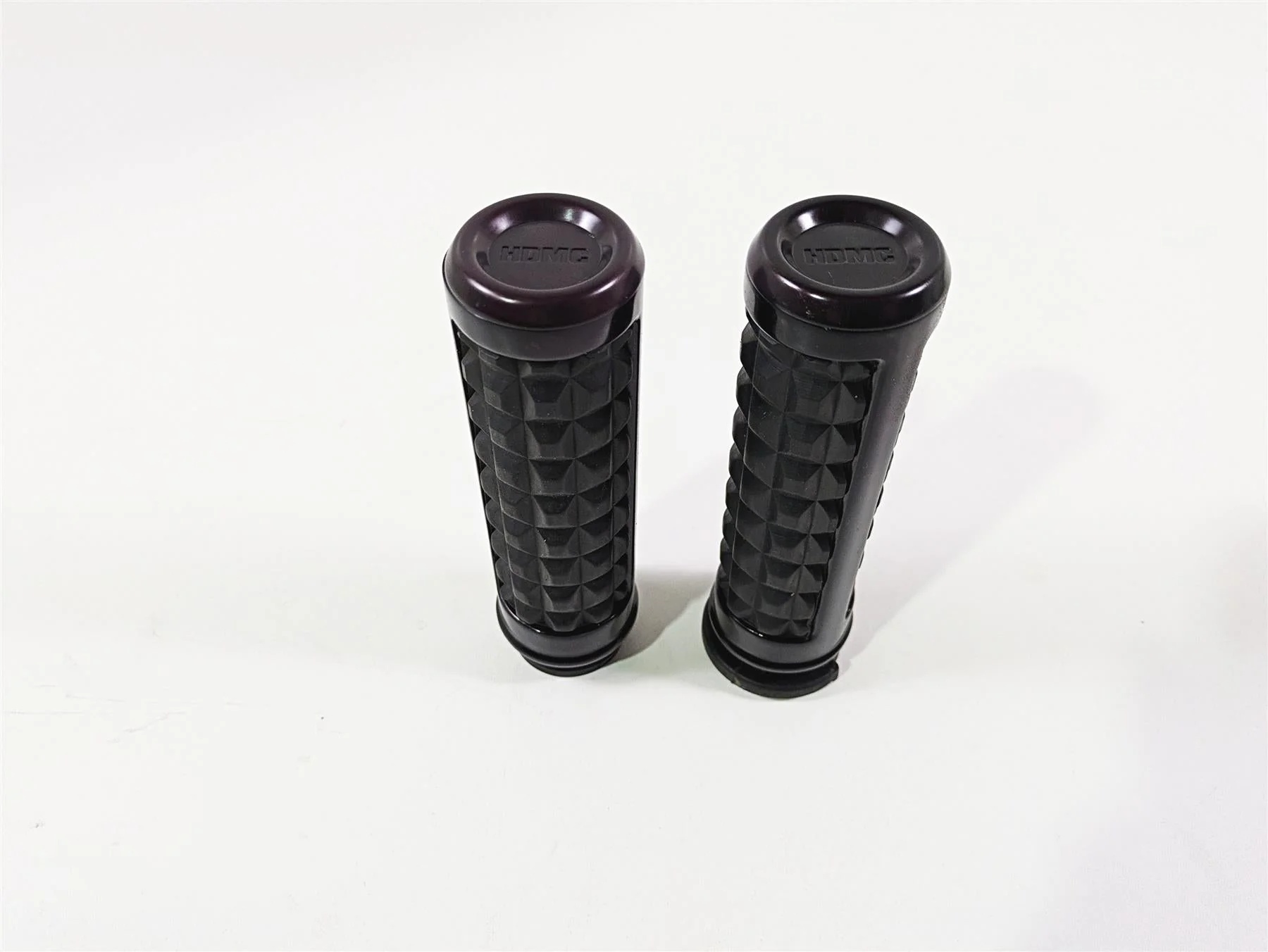 2019 Harley Softail FXDR 114 Dominion Hand Grip Set 56100231 - Image 11