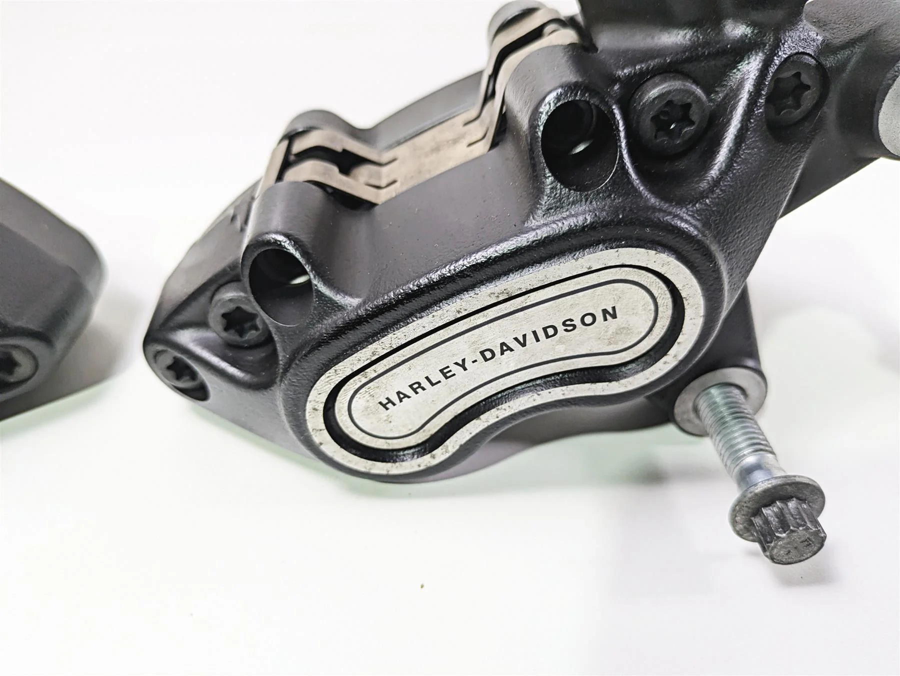 2019 Harley Softail FXDR 114 Front Brake Caliper Set 41300095 41300205 - Image 8