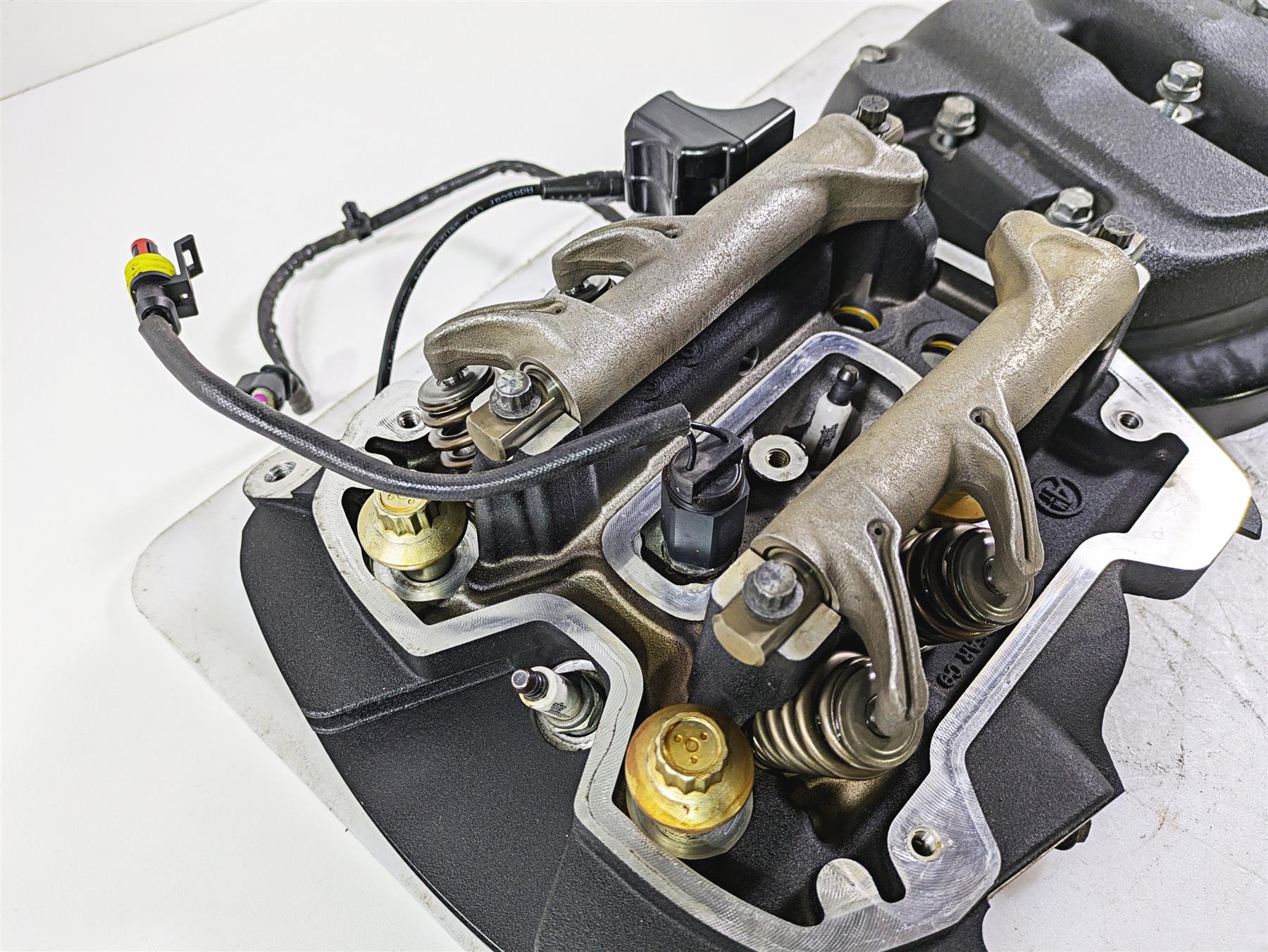 2019 Harley Softail FXDR 114 Front Rear M8 Cylinder Head & Rocker Box Set 16500388 - Image 8