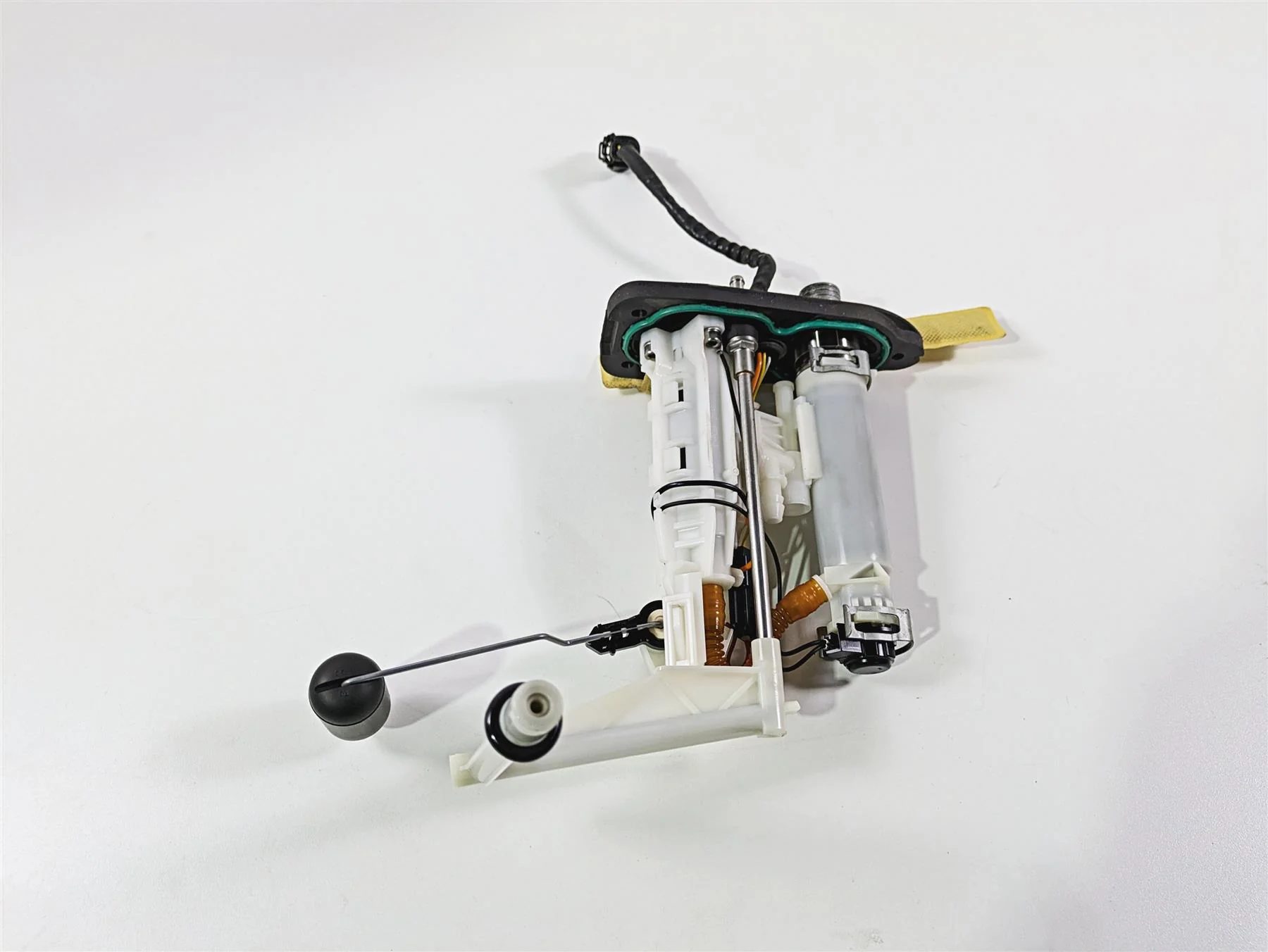 2019 Harley Softail FXDR 114 Fuel Gas Petrol Pump Set 61200053 - Image 4