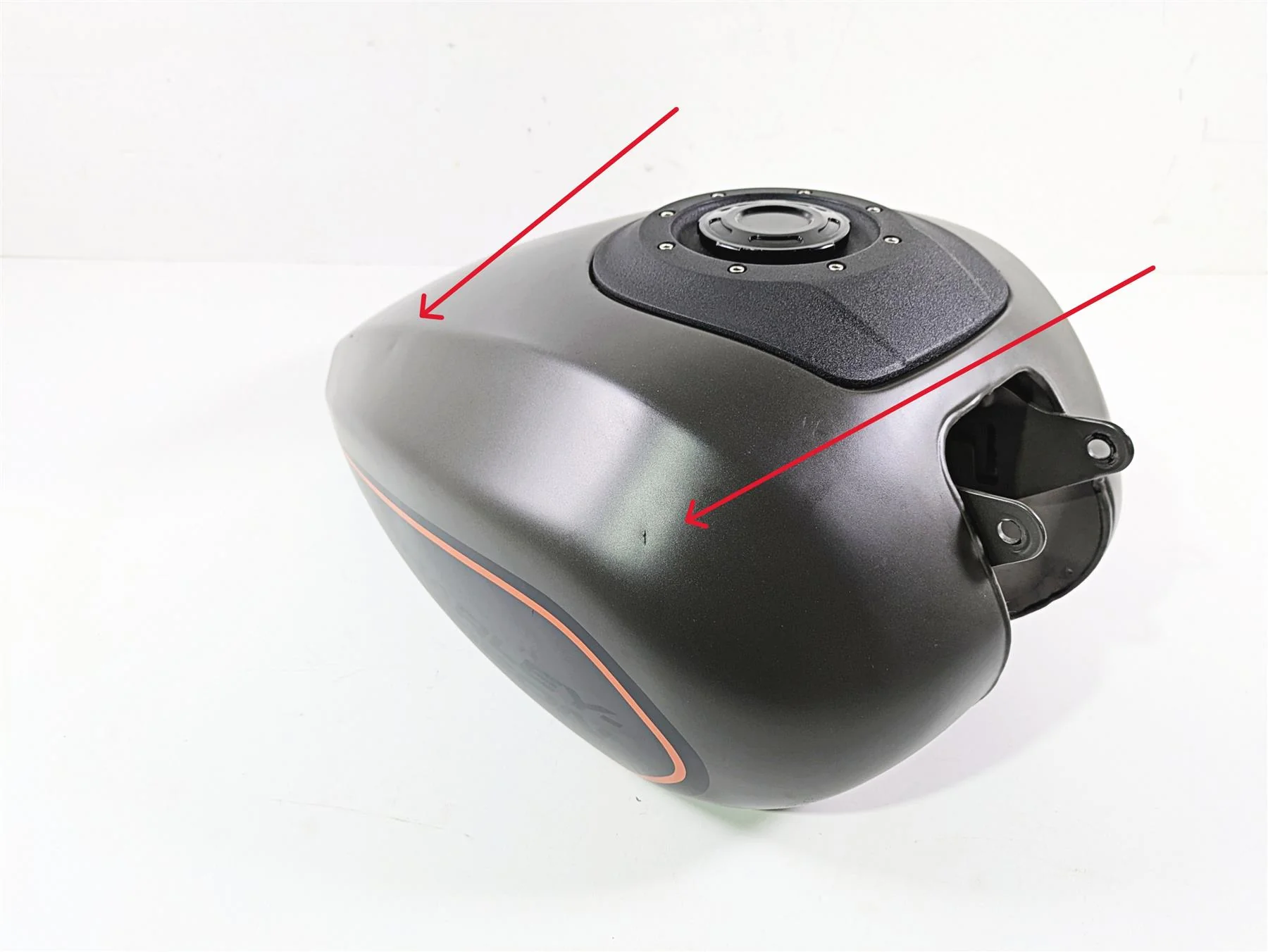 2019 Harley Softail FXDR 114 Fuel Gas Petrol Tank READ 61000677 - Image 2