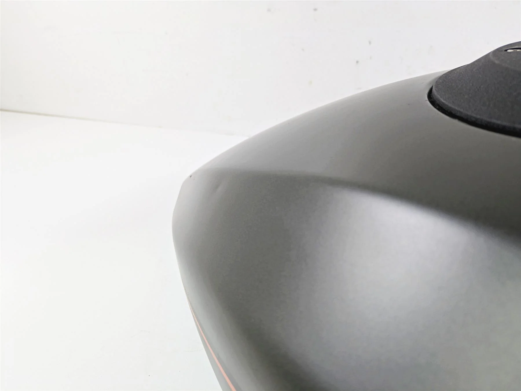 2019 Harley Softail FXDR 114 Fuel Gas Petrol Tank READ 61000677 - Image 9