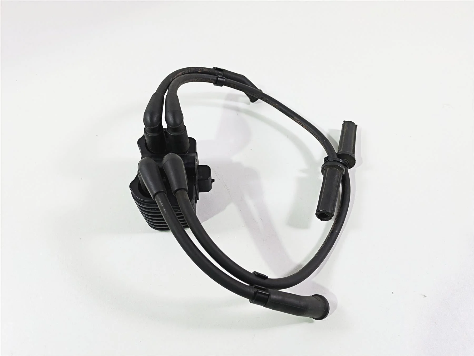 2019 Harley Softail FXDR 114 Ignition Coil Wires Plugs Set 31600067 - Image 4
