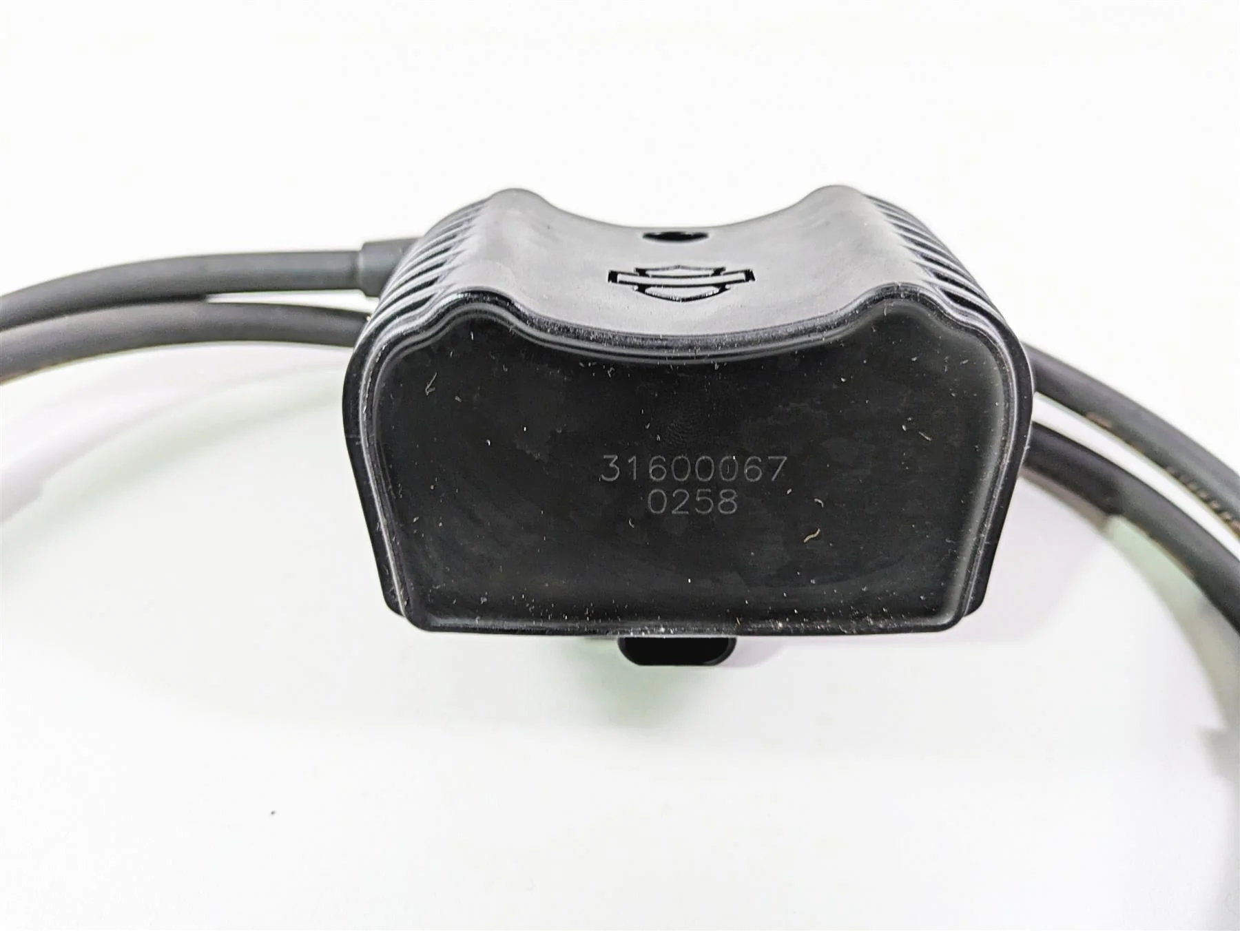 2019 Harley Softail FXDR 114 Ignition Coil Wires Plugs Set 31600067 - Image 8