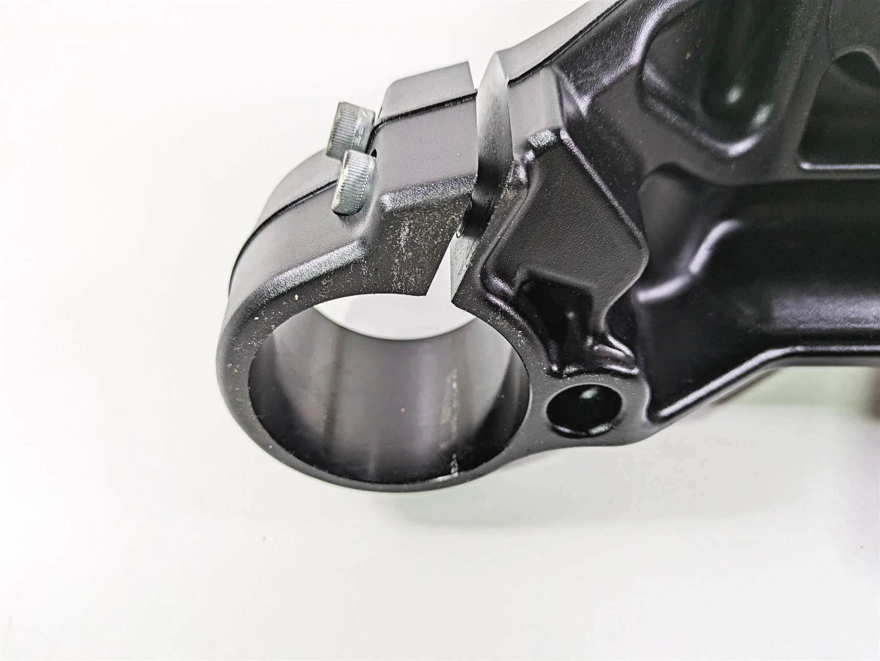 2019 Harley Softail FXDR 114 Lower Triple Tree Steering Clamp 45900221 - Image 10