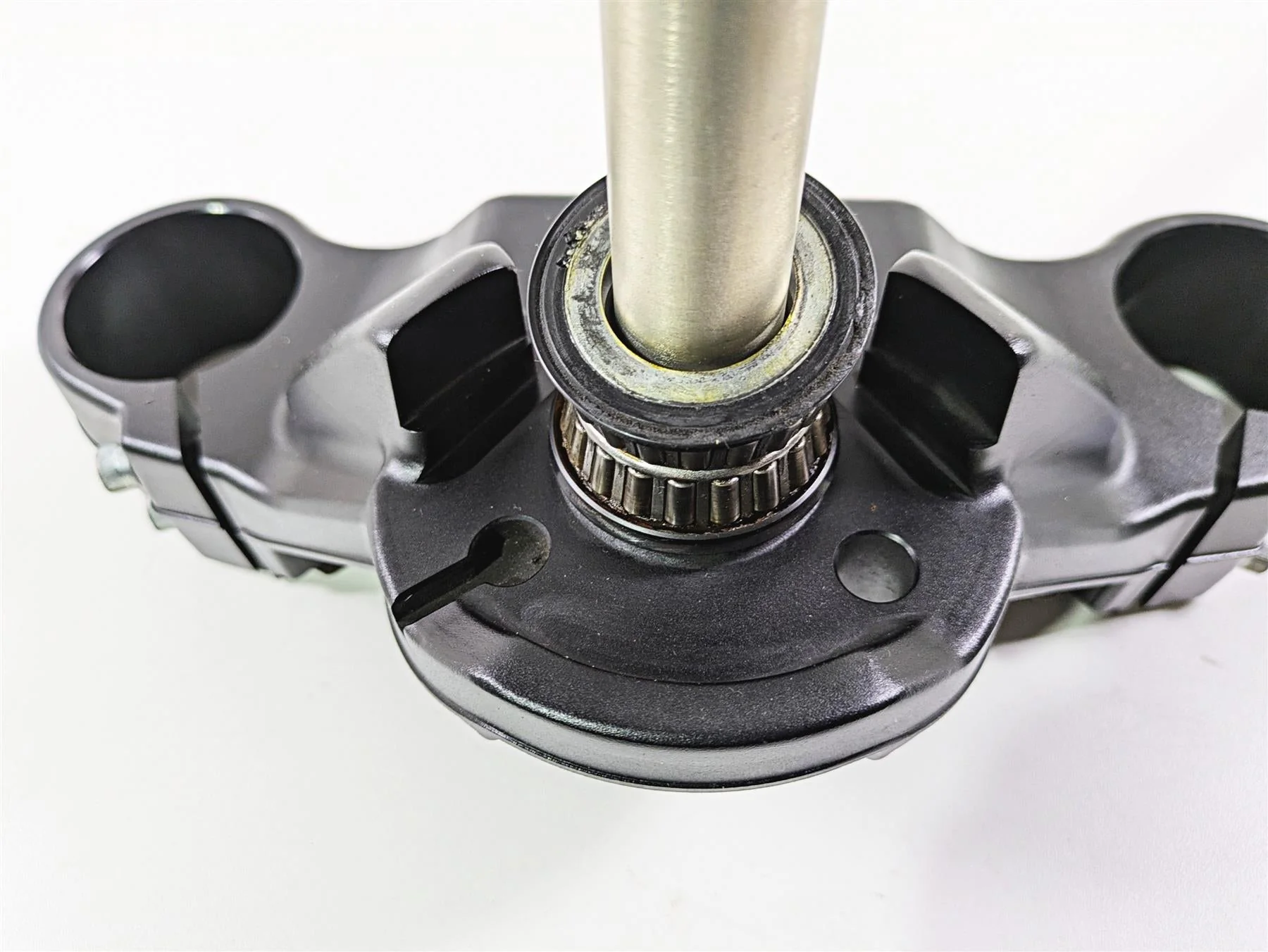 2019 Harley Softail FXDR 114 Lower Triple Tree Steering Clamp 45900221 - Image 12
