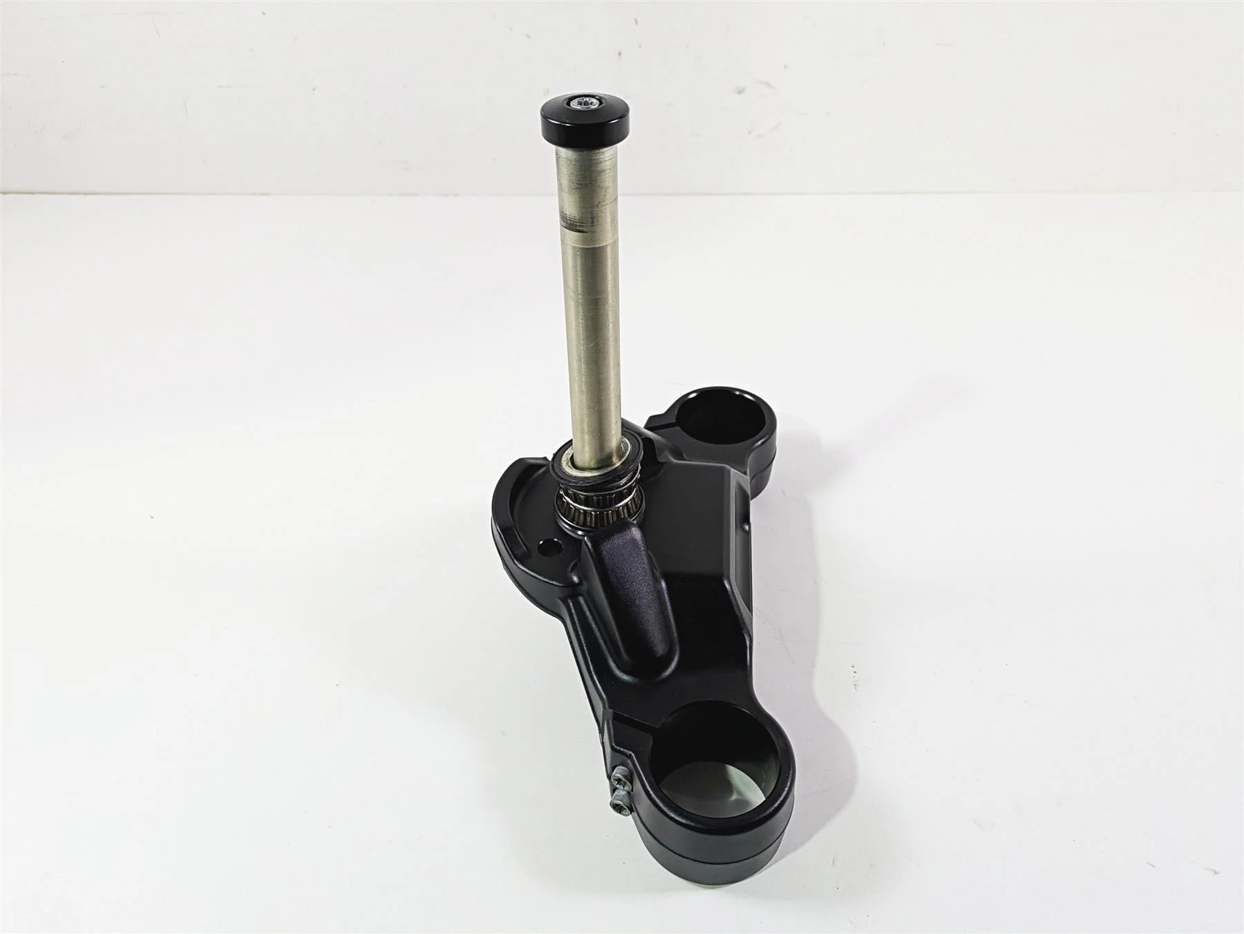 2019 Harley Softail FXDR 114 Lower Triple Tree Steering Clamp 45900221 - Image 2
