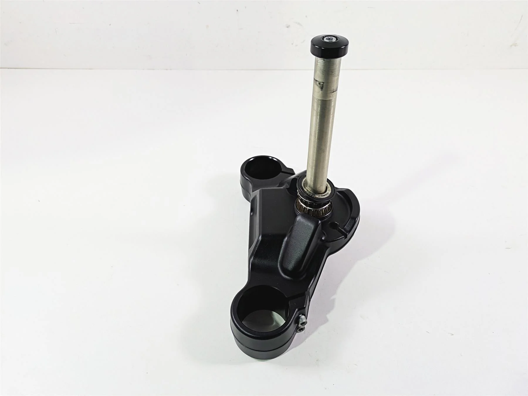 2019 Harley Softail FXDR 114 Lower Triple Tree Steering Clamp 45900221 - Image 4