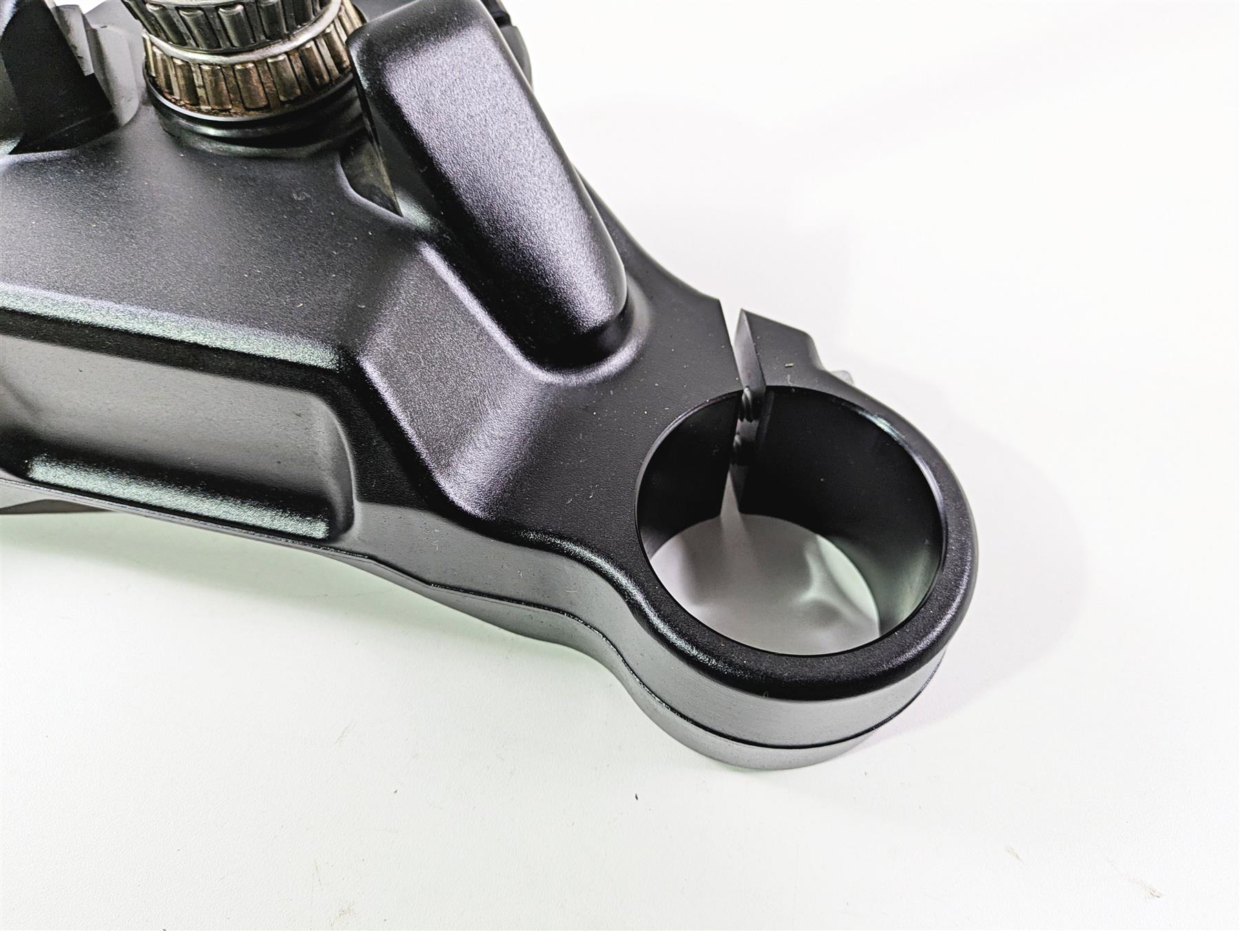 2019 Harley Softail FXDR 114 Lower Triple Tree Steering Clamp 45900221 - Image 5
