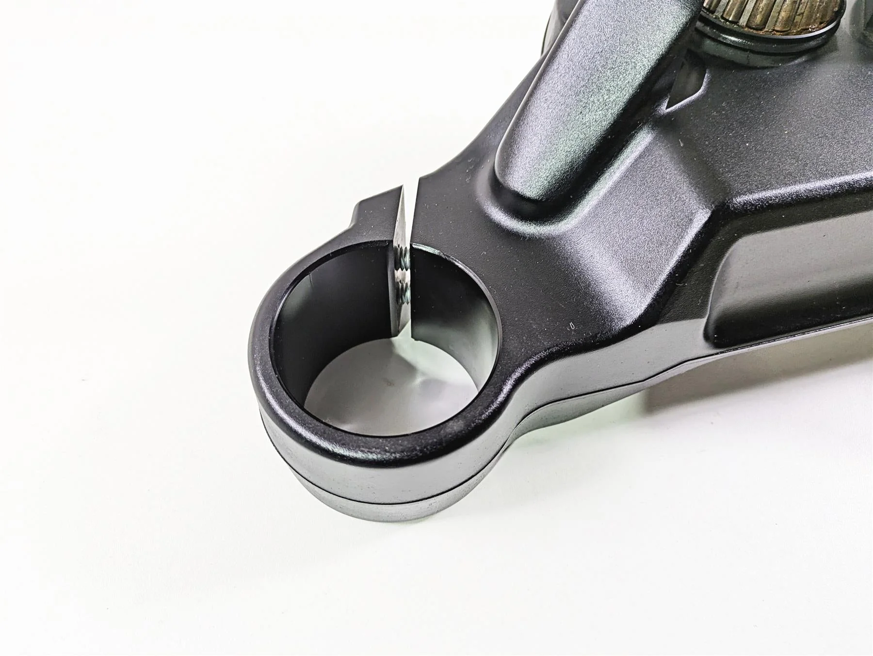 2019 Harley Softail FXDR 114 Lower Triple Tree Steering Clamp 45900221 - Image 6