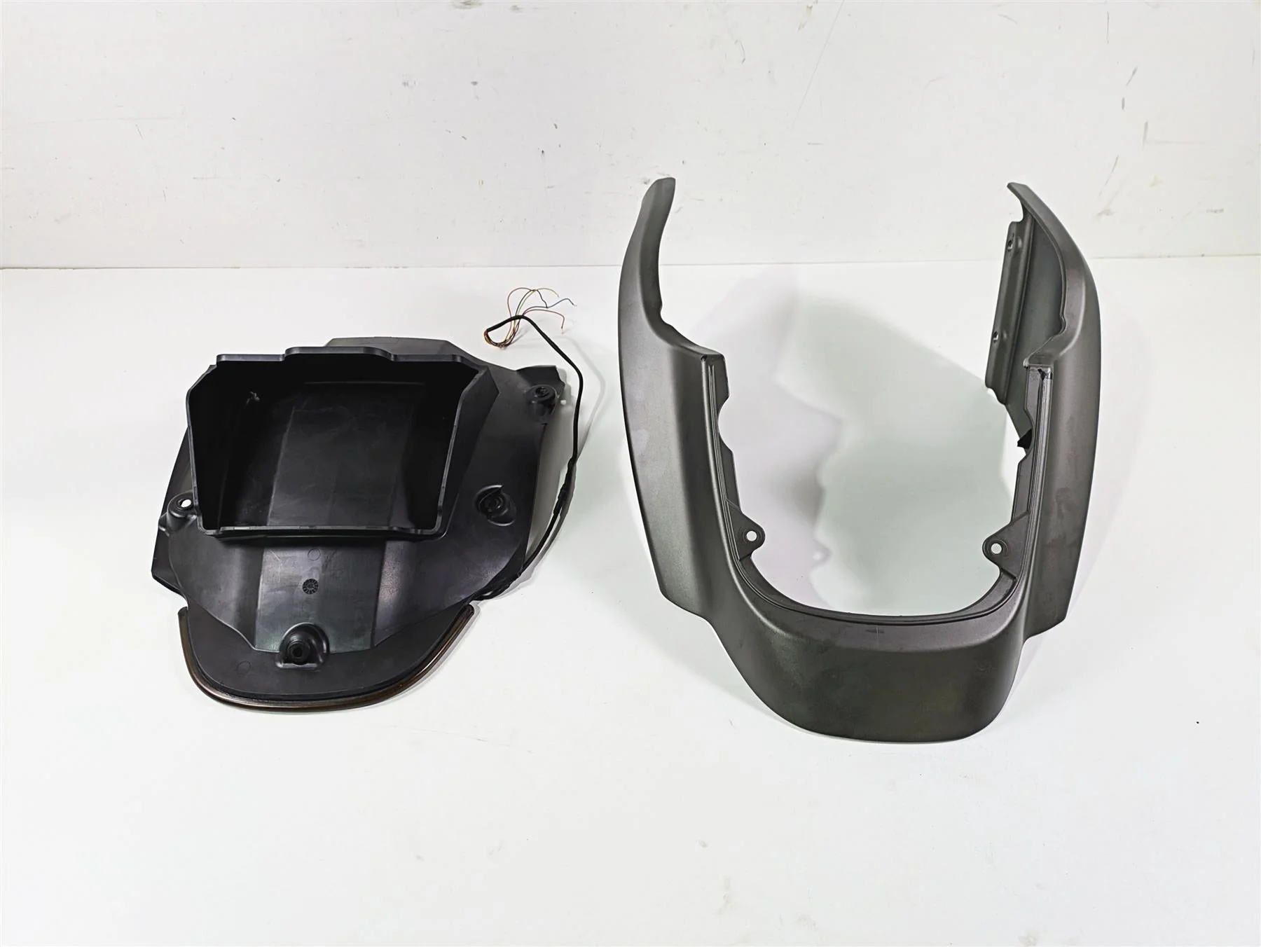 2019 Harley Softail FXDR 114 Rear Subframe Cover Fender Taillight Set 59500730 - Image 11