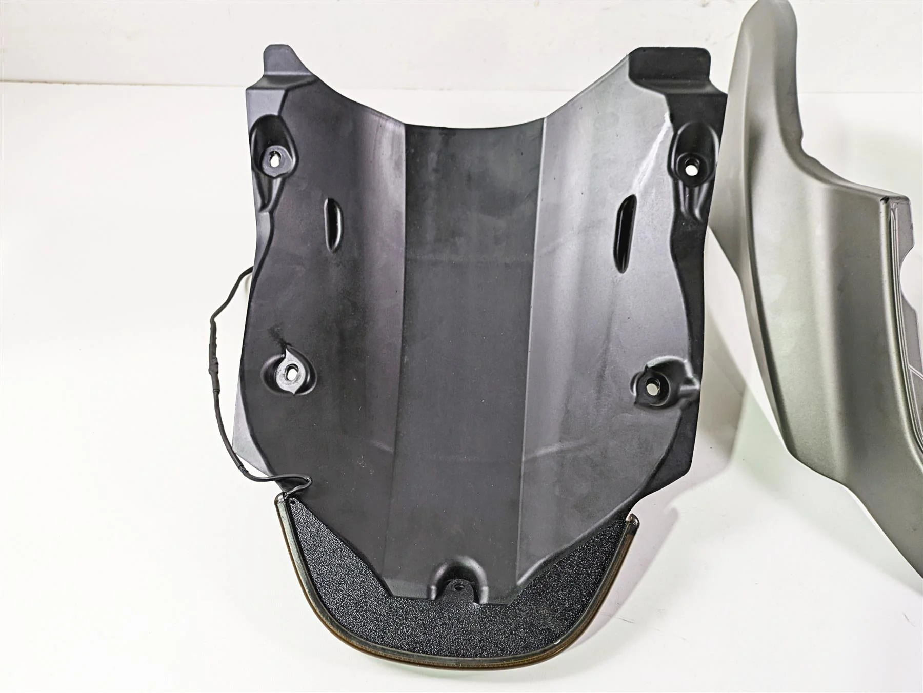 2019 Harley Softail FXDR 114 Rear Subframe Cover Fender Taillight Set 59500730 - Image 7