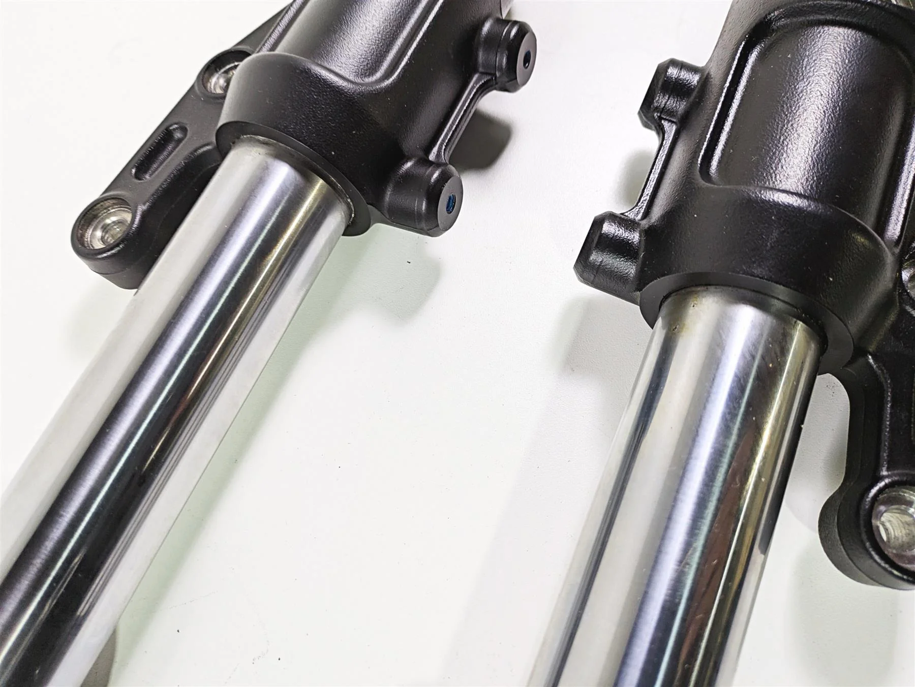 2019 Harley Softail FXDR 114 Straight Front Fork Leg Set 45400202 45400201 - Image 12
