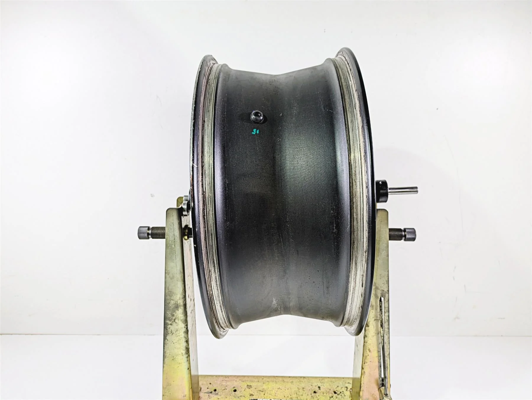 2019 Harley Softail FXDR 114 Straight Rear Wheel Rim 18x8 40900486 - Image 3