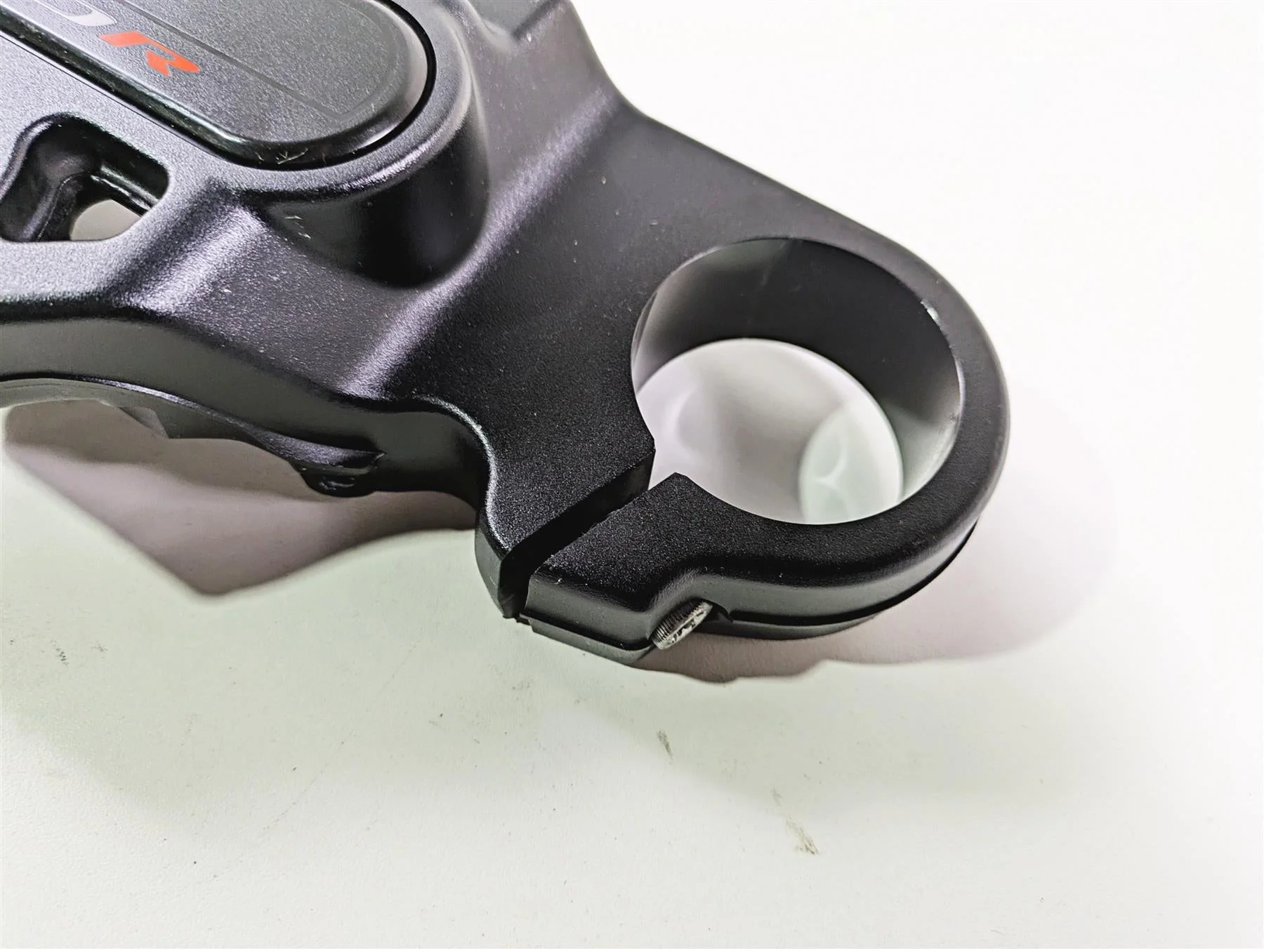 2019 Harley Softail FXDR 114 Upper Triple Tree Steering Clamp 45900219 - Image 8