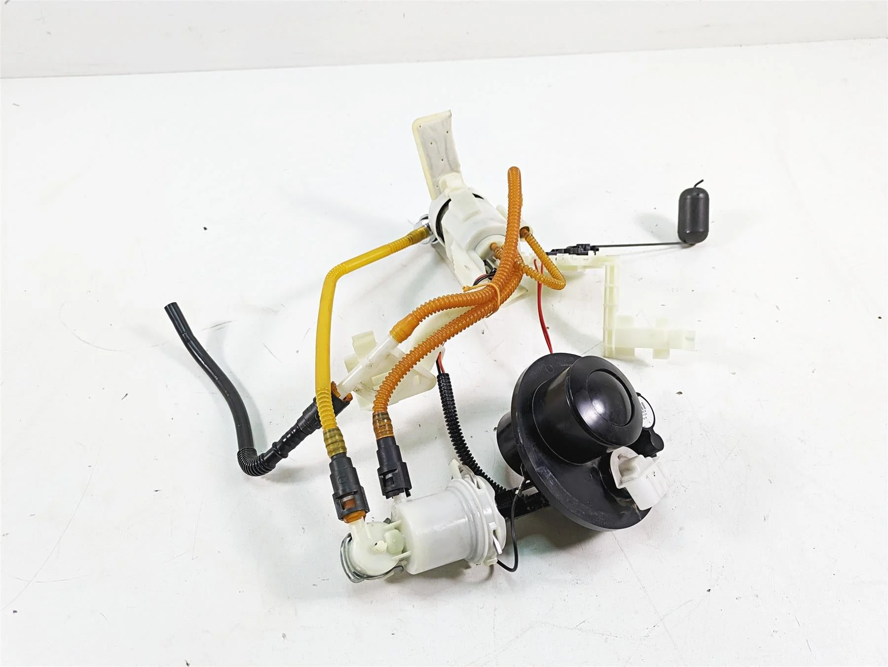 2019 Harley Touring FLHX Street Glide Fuel Gas Petrol Pump 62908-08 75069-08D - Image 2