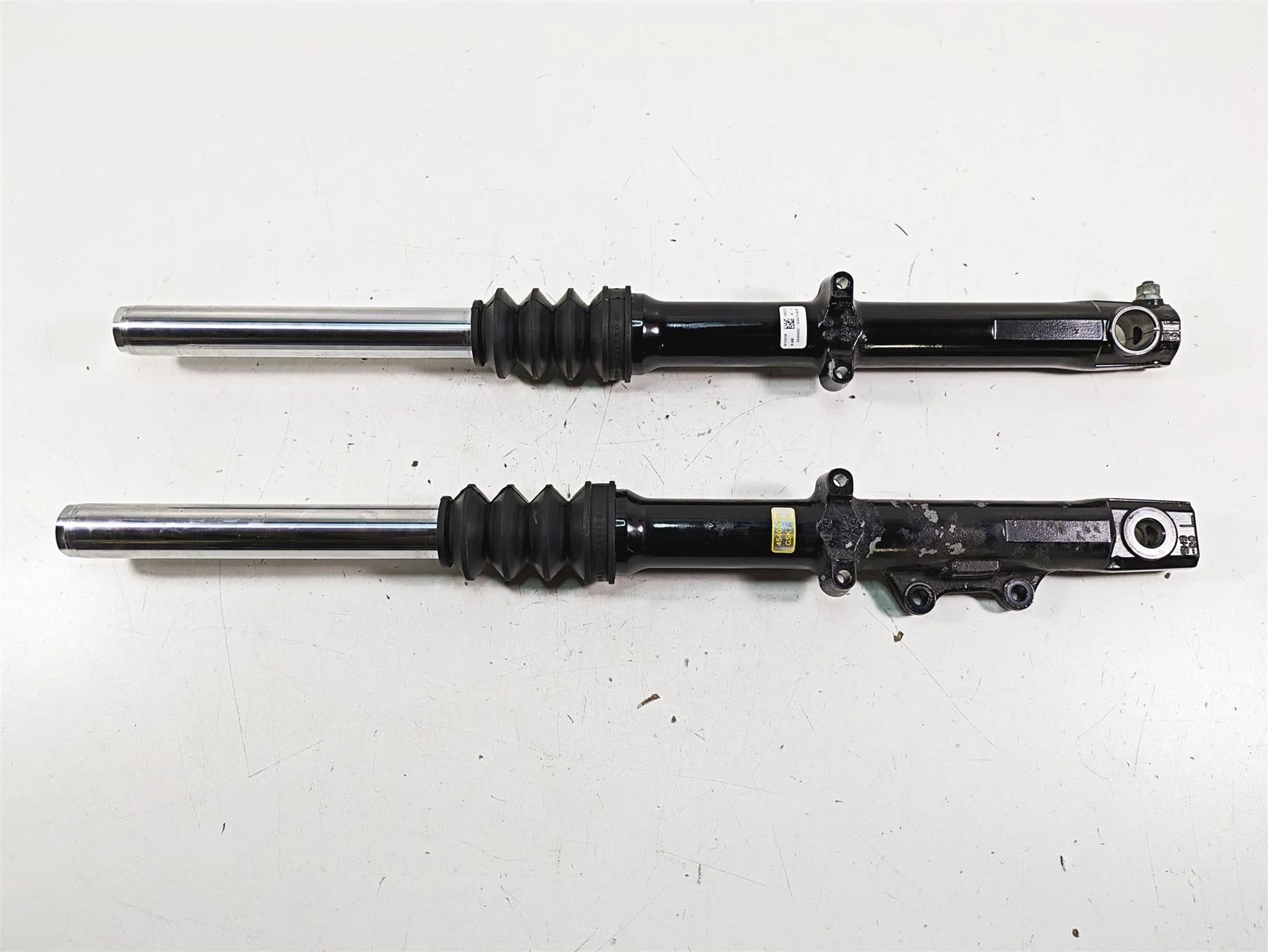 2019 Harley XL883N Sportster Iron Front Fork Legs 39mm -Read 45400087 45400086 - Image 2