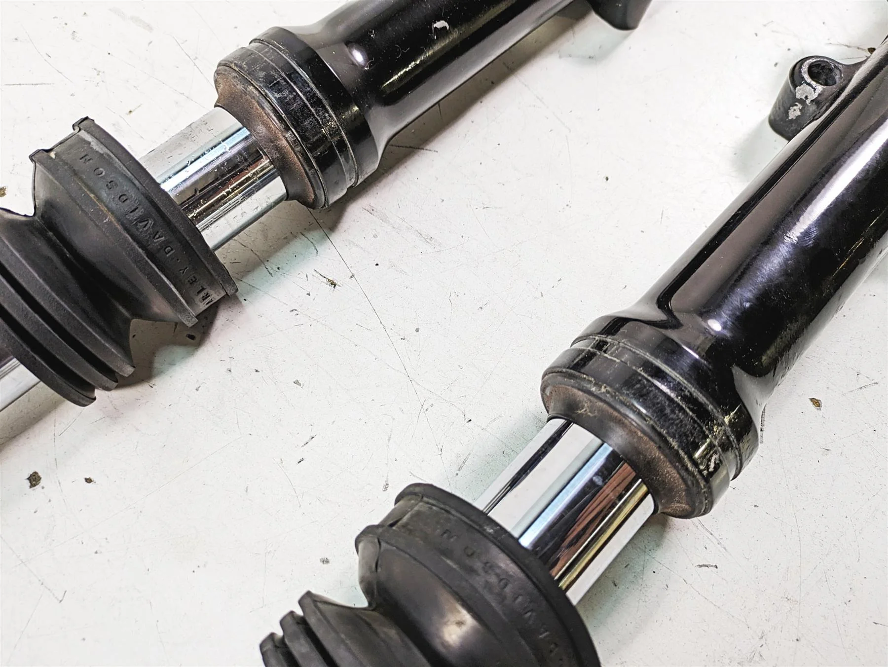 2019 Harley XL883N Sportster Iron Front Fork Legs 39mm -Read 45400087 45400086 - Image 8