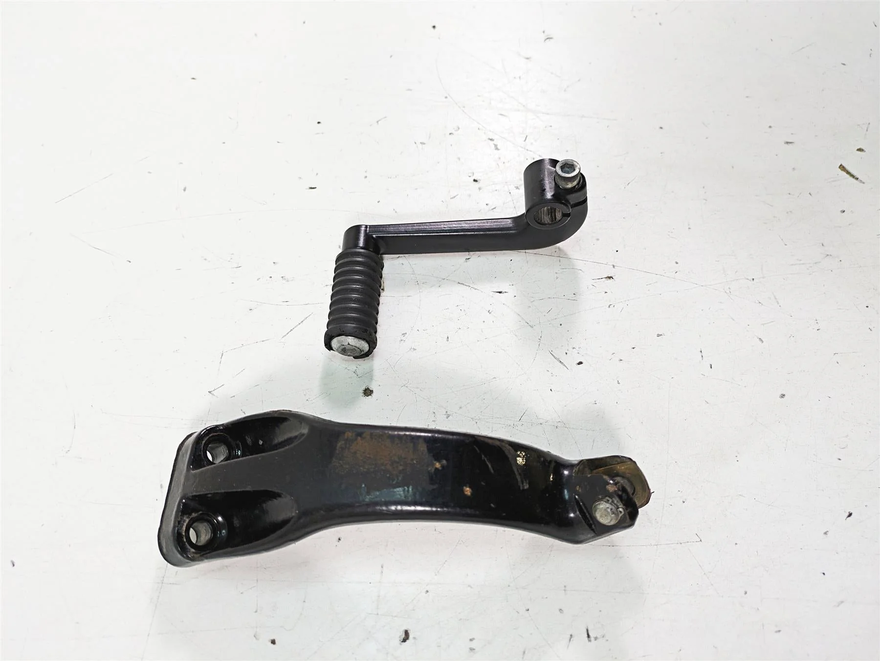 2019 Harley XL883N Sportster Iron Front Left Mid Footpeg Mount Shifter 34721-07 - Image 2