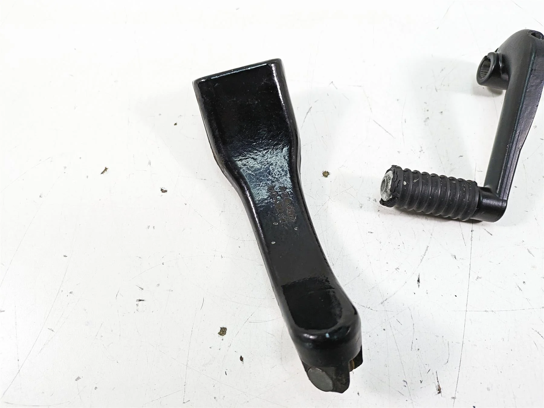 2019 Harley XL883N Sportster Iron Front Left Mid Footpeg Mount Shifter 34721-07 - Image 9