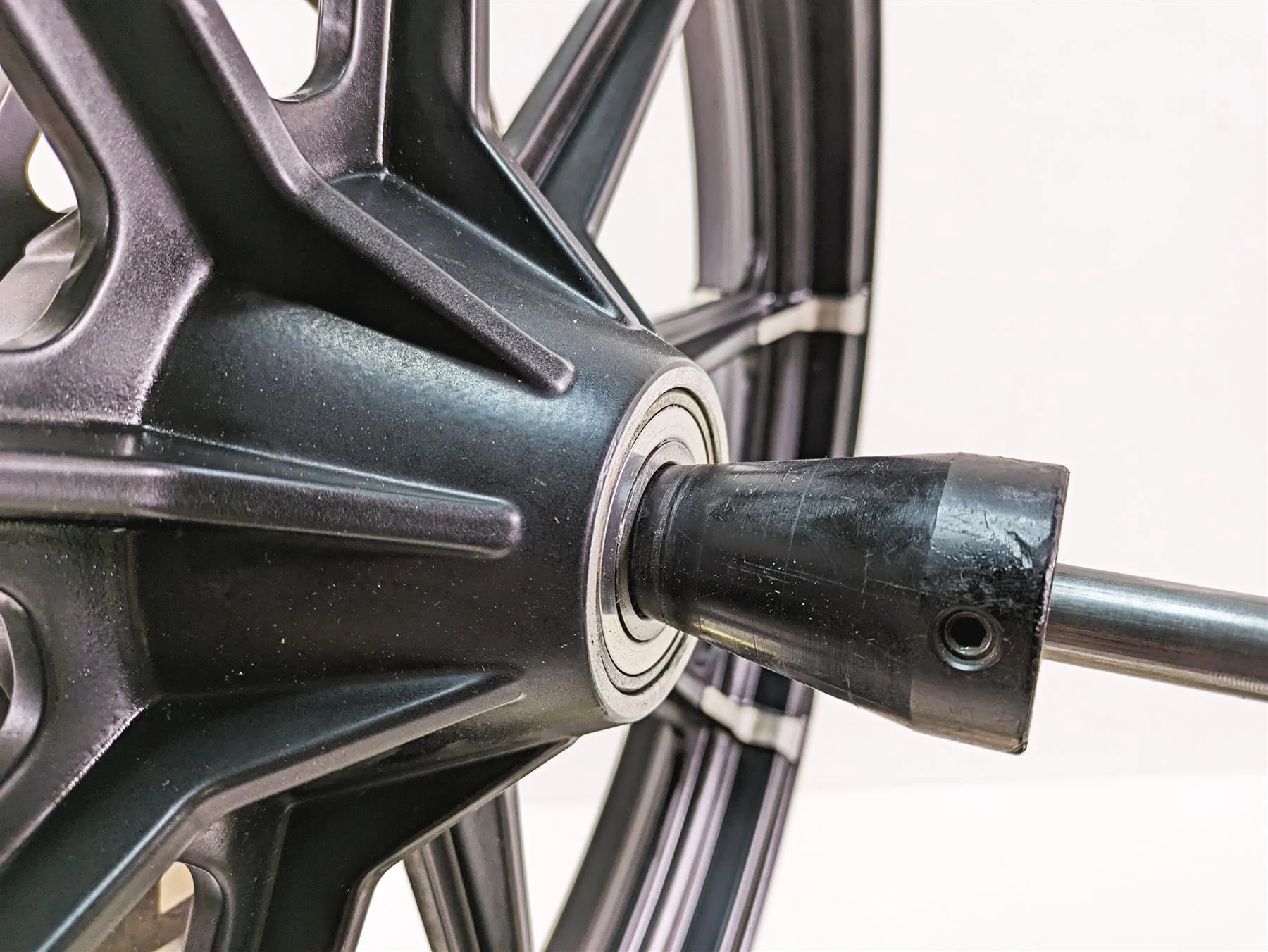 2019 Harley XL883N Sportster Iron Front Wheel Rim 9 Spoke 19x2.15 43300394 - Image 12