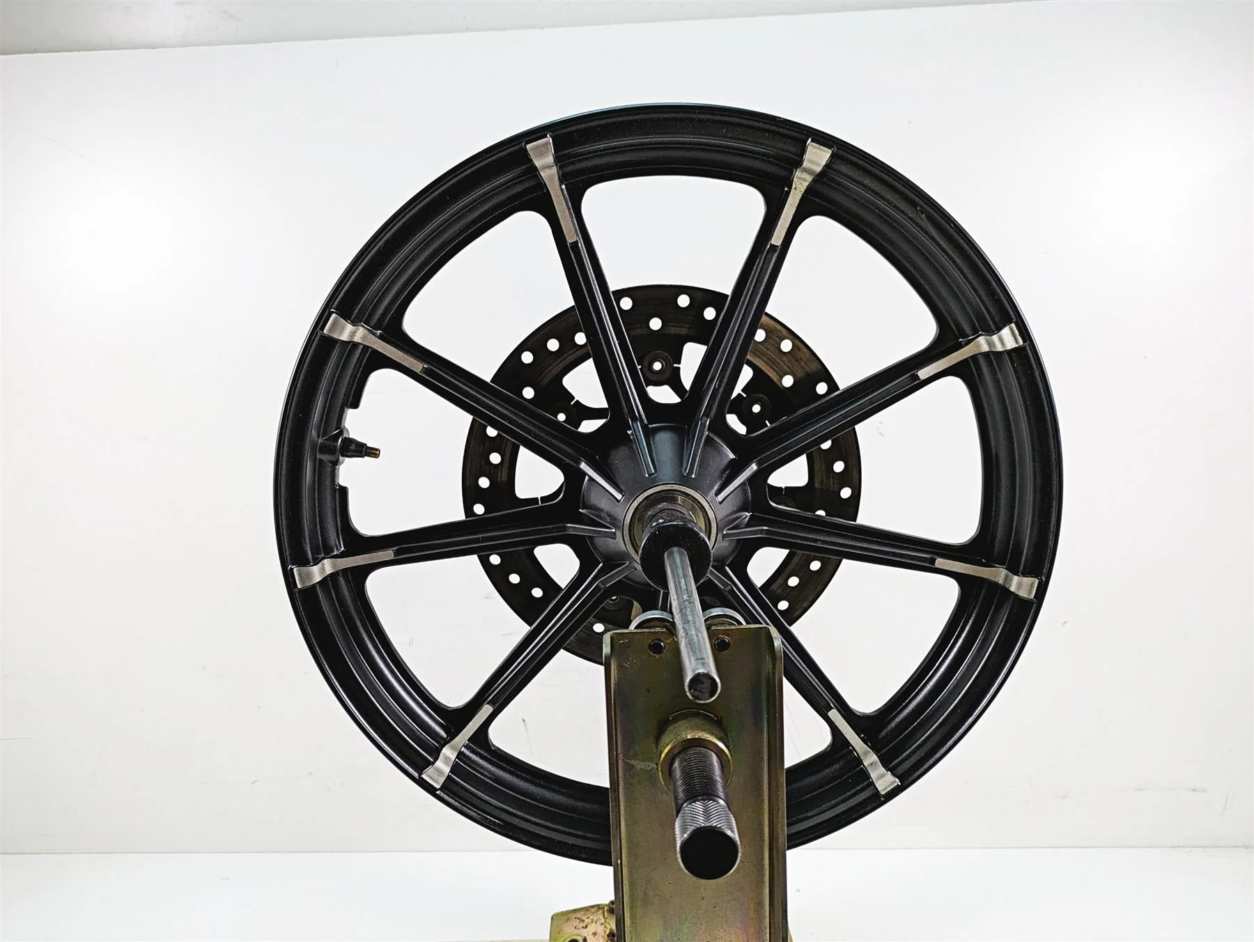 2019 Harley XL883N Sportster Iron Front Wheel Rim 9 Spoke 19x2.15 43300394 - Image 3