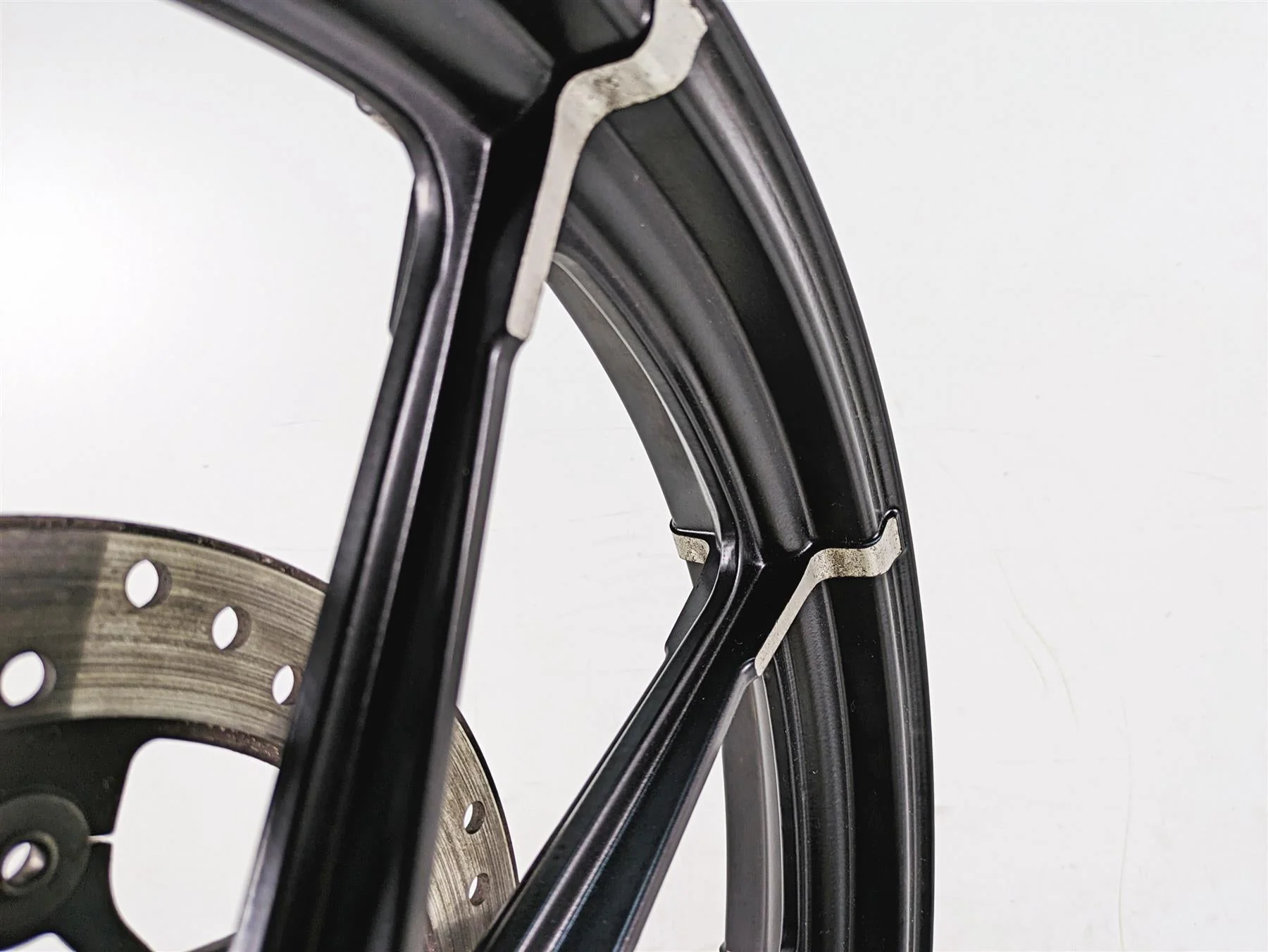 2019 Harley XL883N Sportster Iron Front Wheel Rim 9 Spoke 19x2.15 43300394 - Image 6
