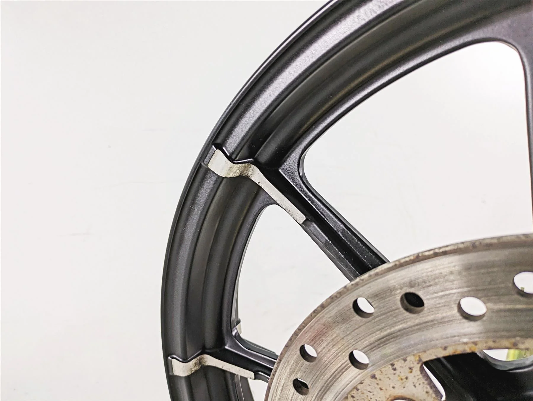 2019 Harley XL883N Sportster Iron Front Wheel Rim 9 Spoke 19x2.15 43300394 - Image 8