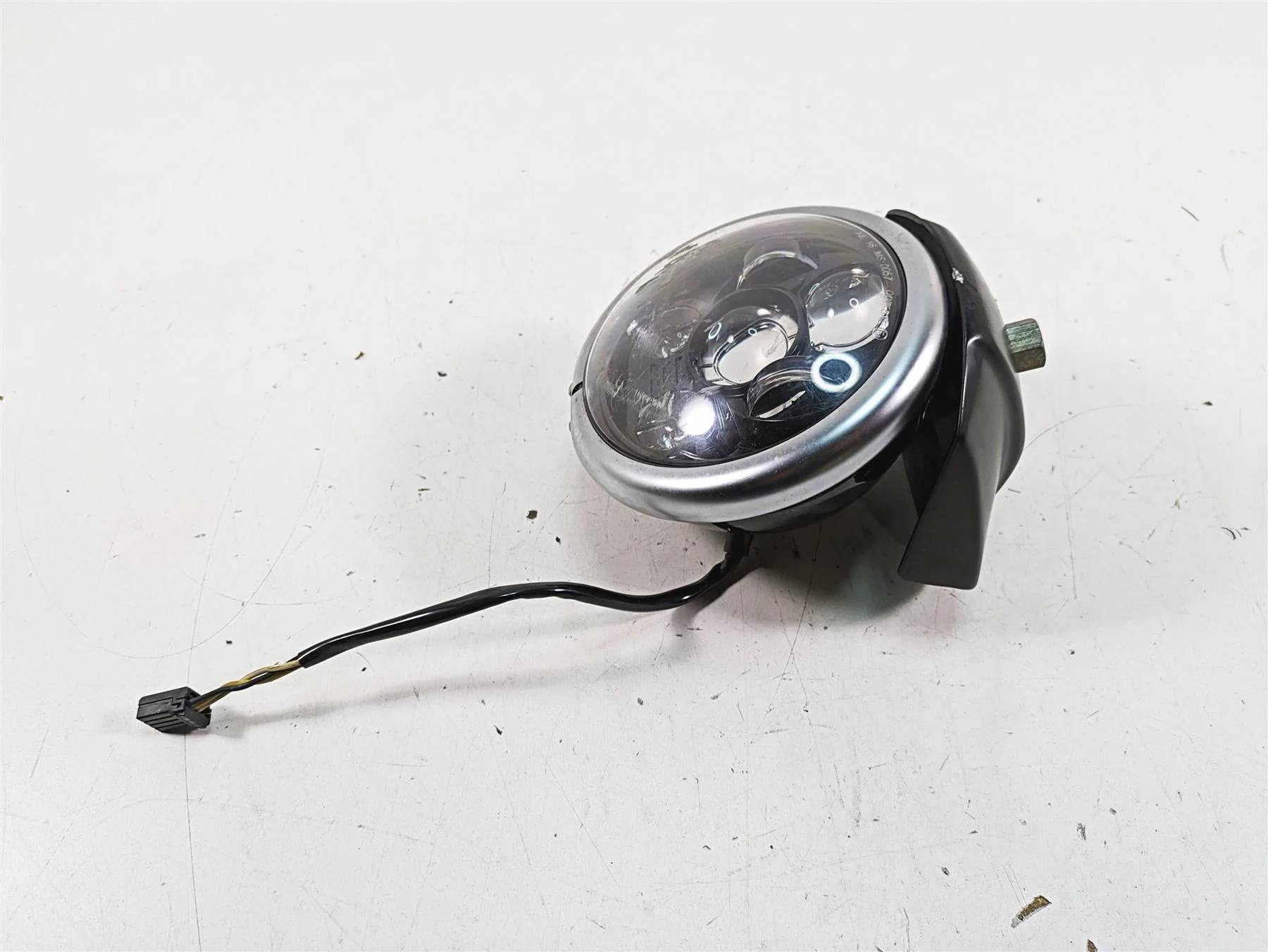 2019 Harley XL883N Sportster Iron Headlight Head Light Lamp Lens 69774-07A - Image 9