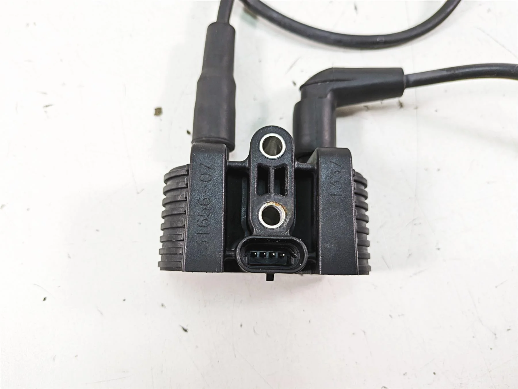 2019 Harley XL883N Sportster Iron Ignition Coil Wires & Plugs 31656-07 - Image 3