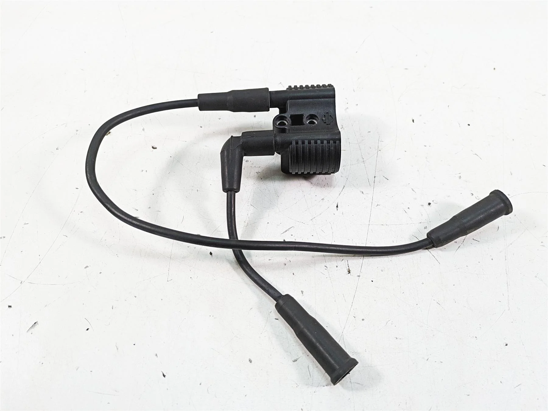2019 Harley XL883N Sportster Iron Ignition Coil Wires & Plugs 31656-07 - Image 9