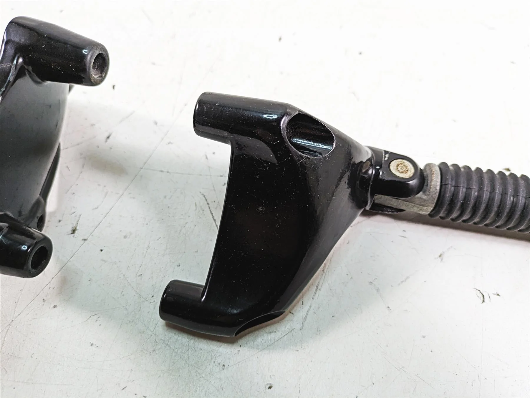 2019 Harley XL883N Sportster Iron Rear Passenger Footpeg Set 49315-04 50500233 - Image 3