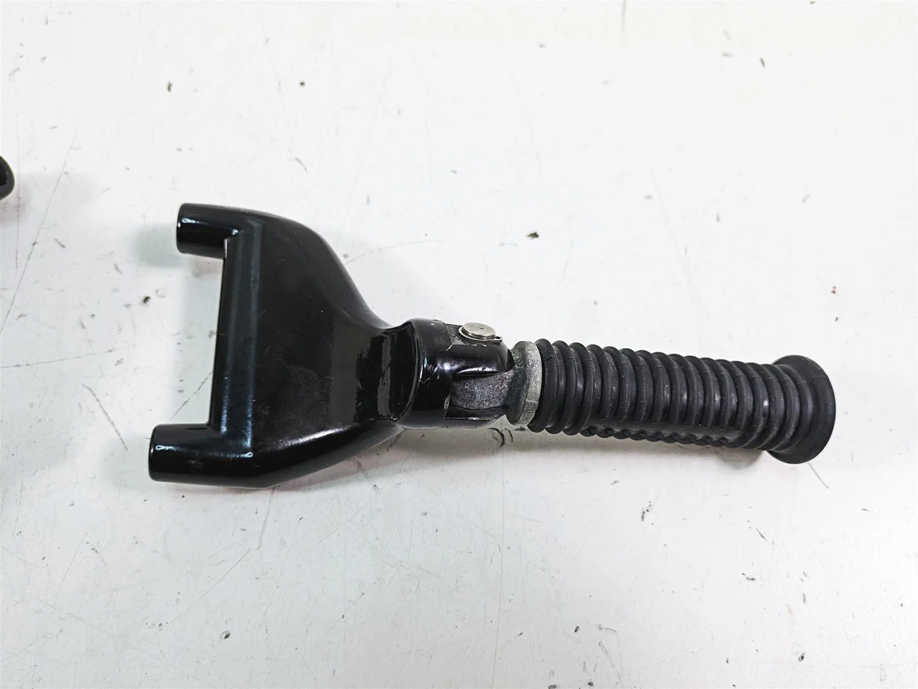 2019 Harley XL883N Sportster Iron Rear Passenger Footpeg Set 49315-04 50500233 - Image 4