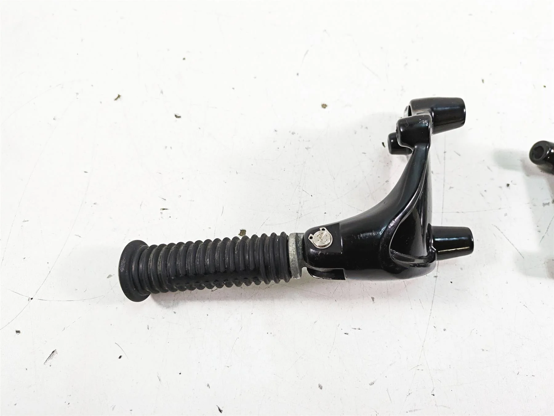 2019 Harley XL883N Sportster Iron Rear Passenger Footpeg Set 49315-04 50500233 - Image 5